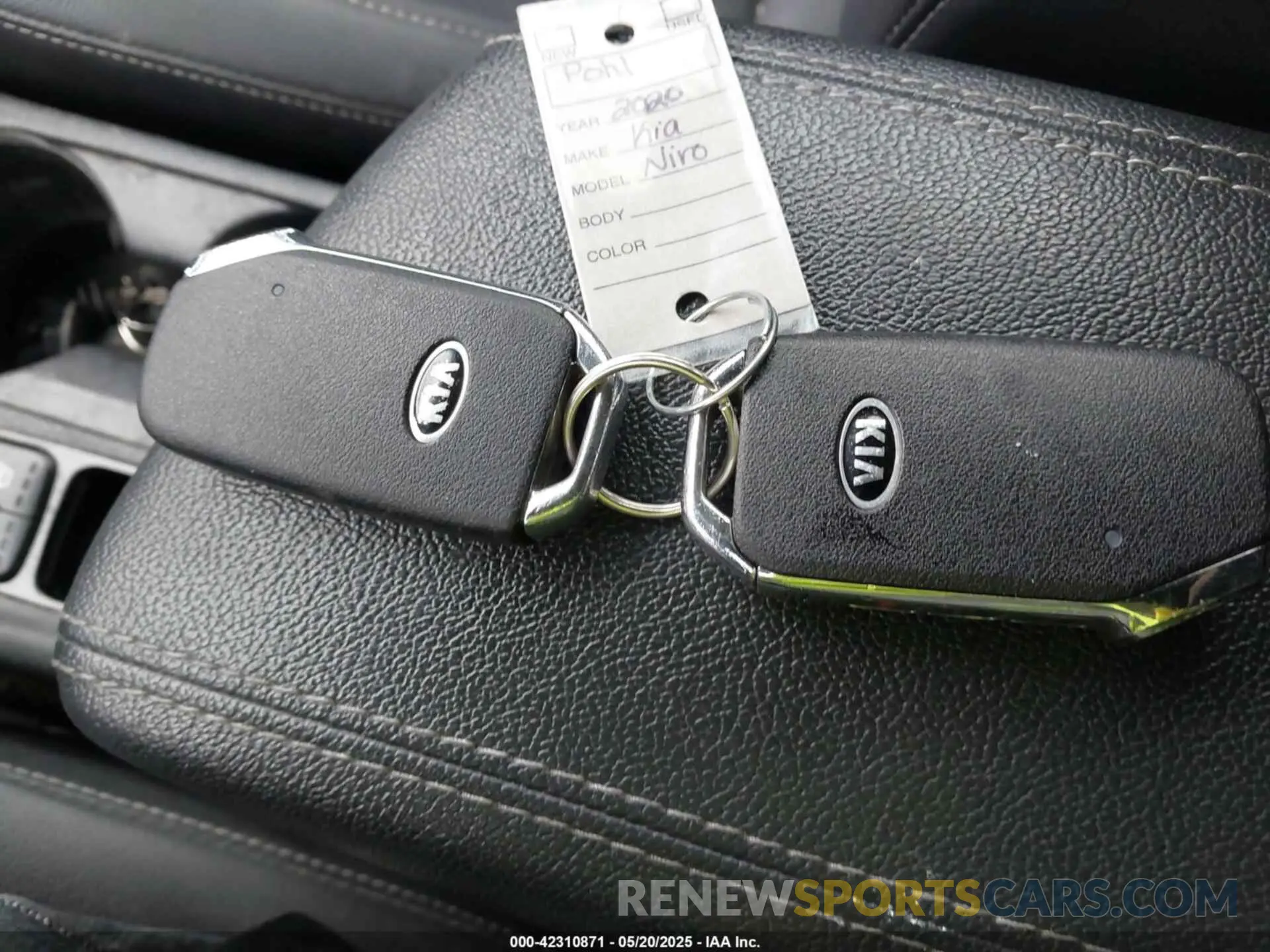 11 fotografías del automóvil dañado KNDCE3LC8L5429027 KIA NIRO 2020
