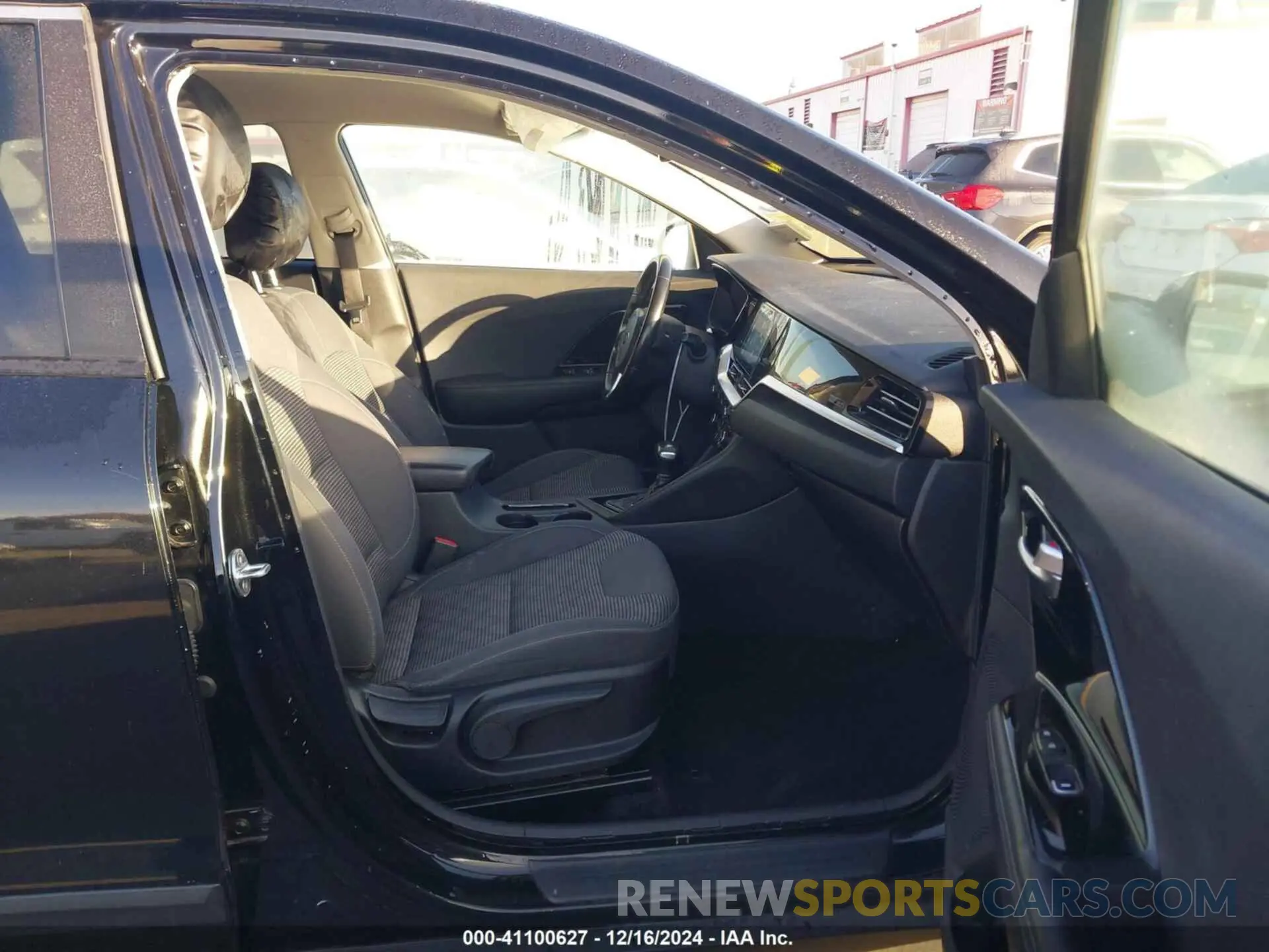 5 fotografías del automóvil dañado KNDCB3LC3M5464553 KIA NIRO 2021