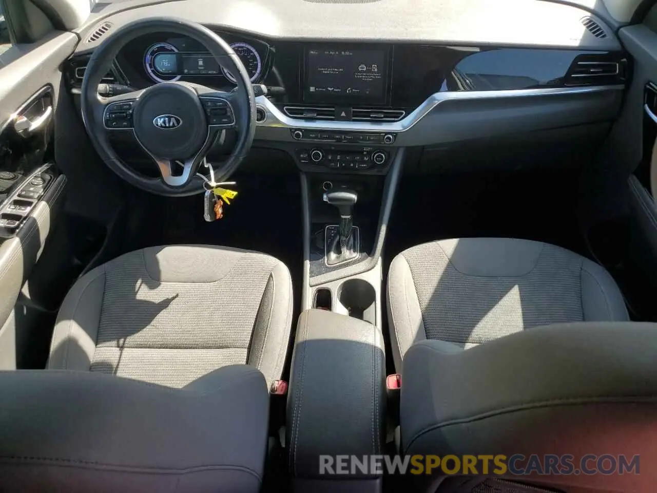 8 fotografías del automóvil dañado KNDCB3LC3M5471647 KIA NIRO 2021