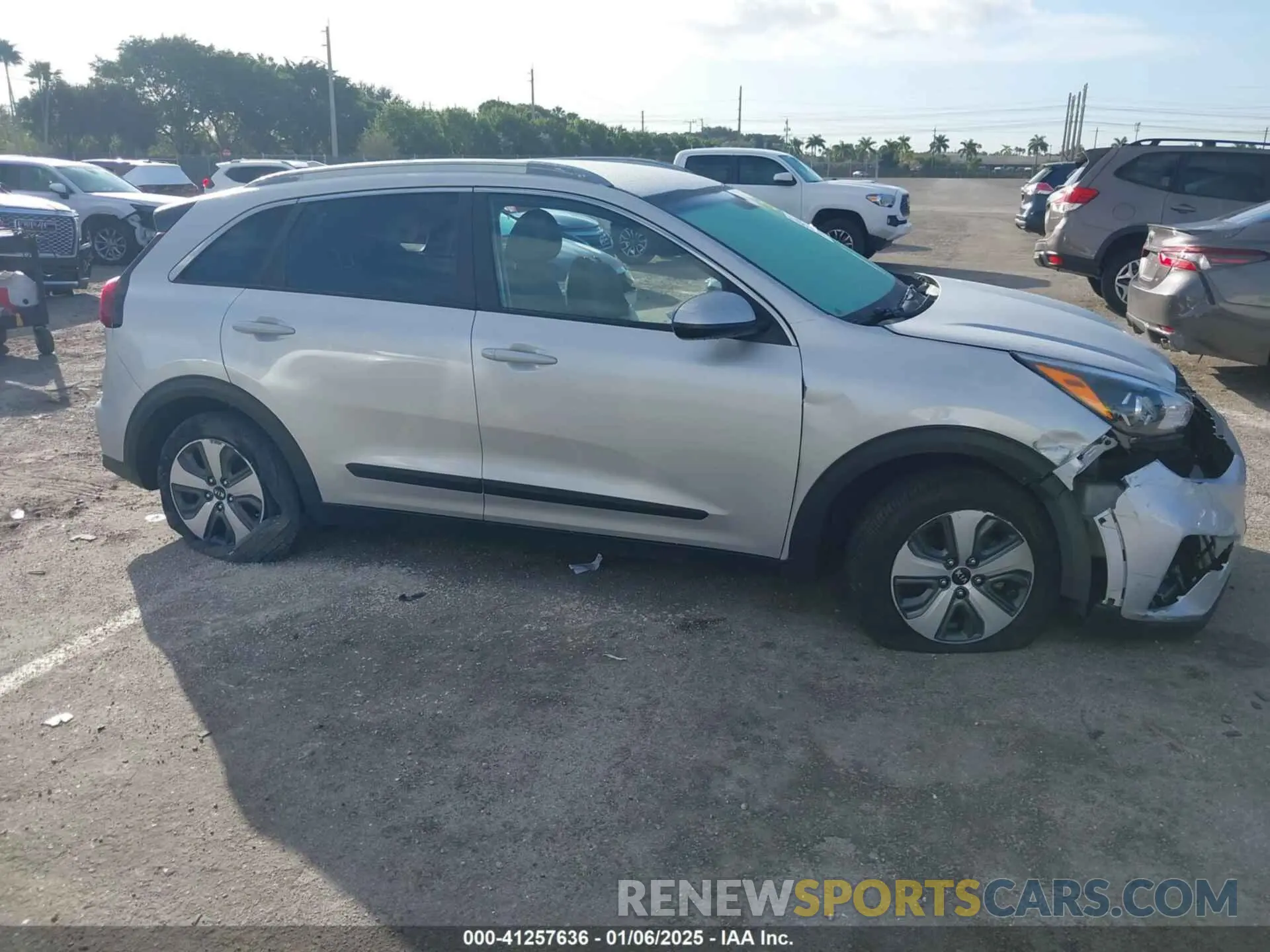 1 fotografías del automóvil dañado KNDCB3LC4M5479000 KIA NIRO 2021