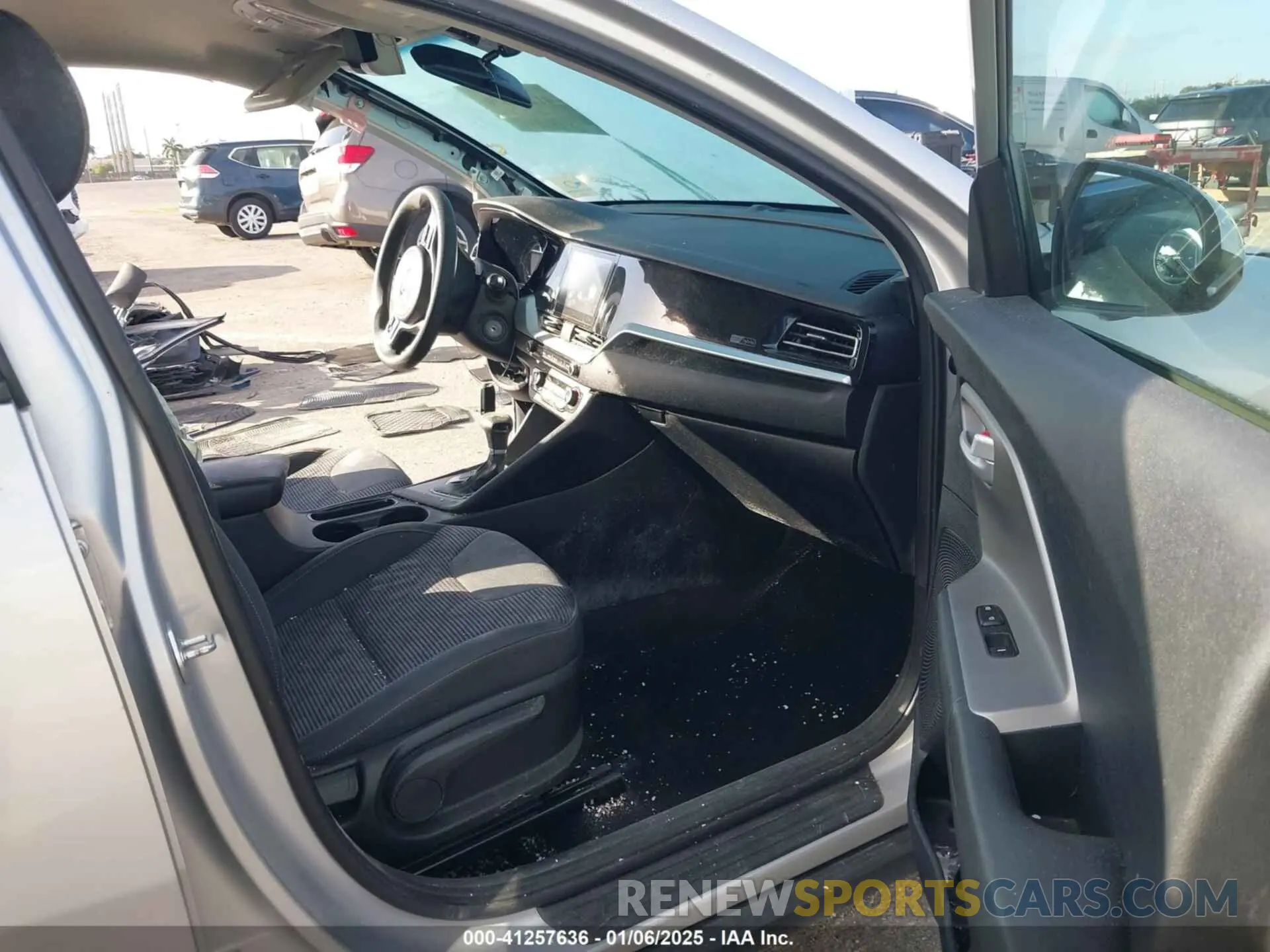 5 fotografías del automóvil dañado KNDCB3LC4M5479000 KIA NIRO 2021