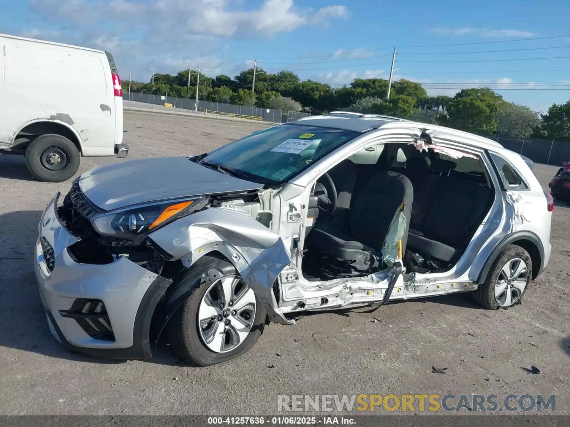 6 fotografías del automóvil dañado KNDCB3LC4M5479000 KIA NIRO 2021