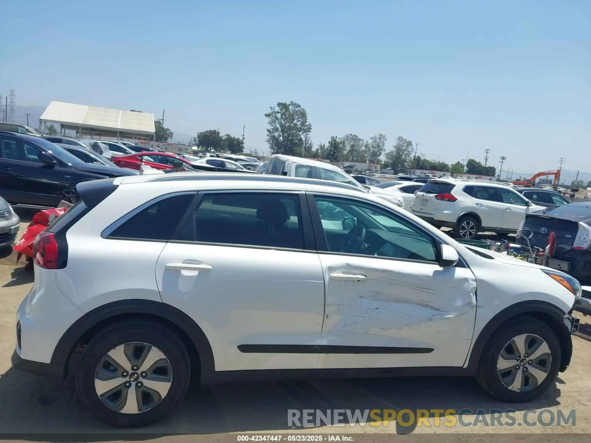 14 fotografías del automóvil dañado KNDCB3LC7M5465642 KIA NIRO 2021