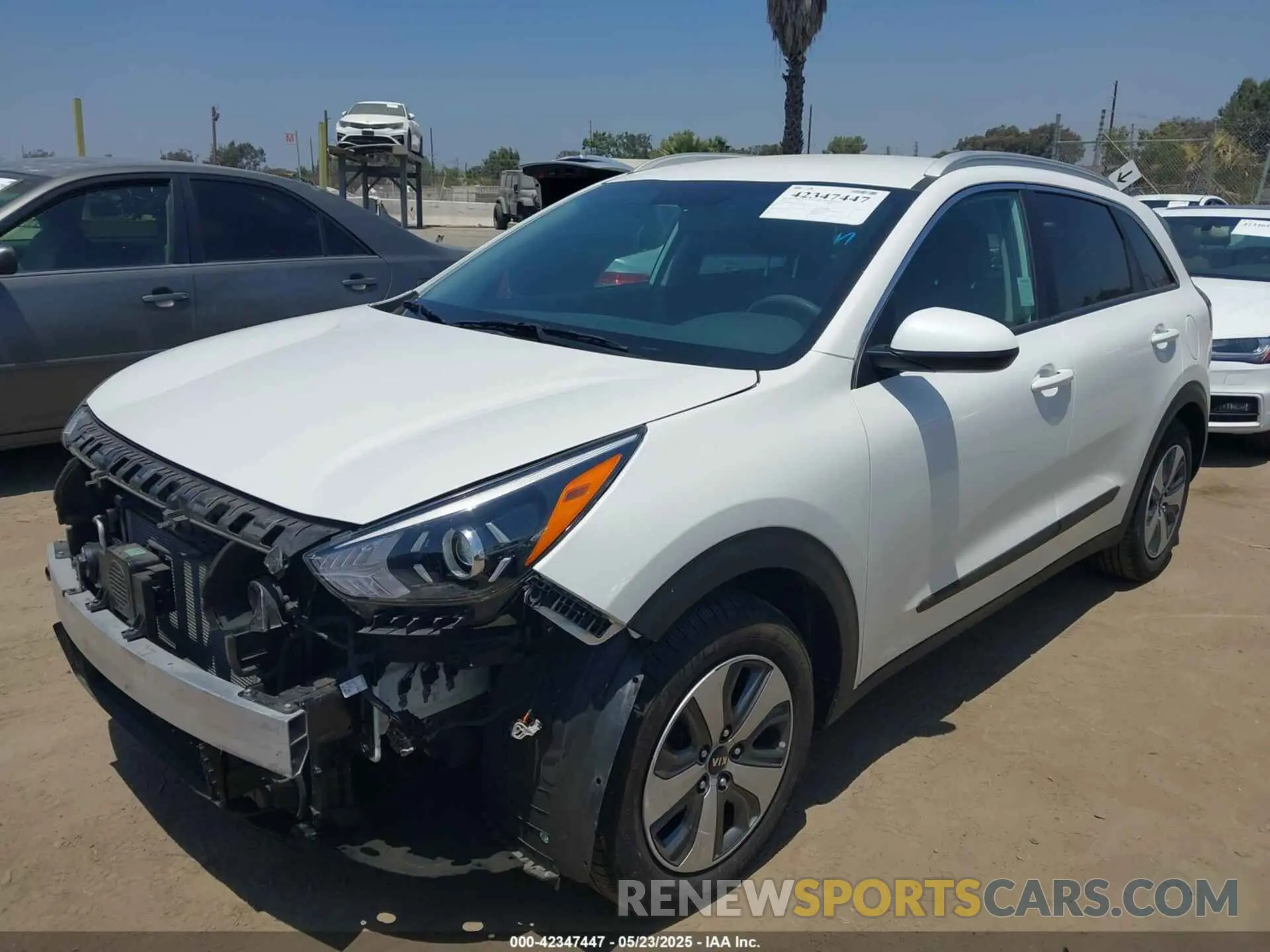 2 fotografías del automóvil dañado KNDCB3LC7M5465642 KIA NIRO 2021