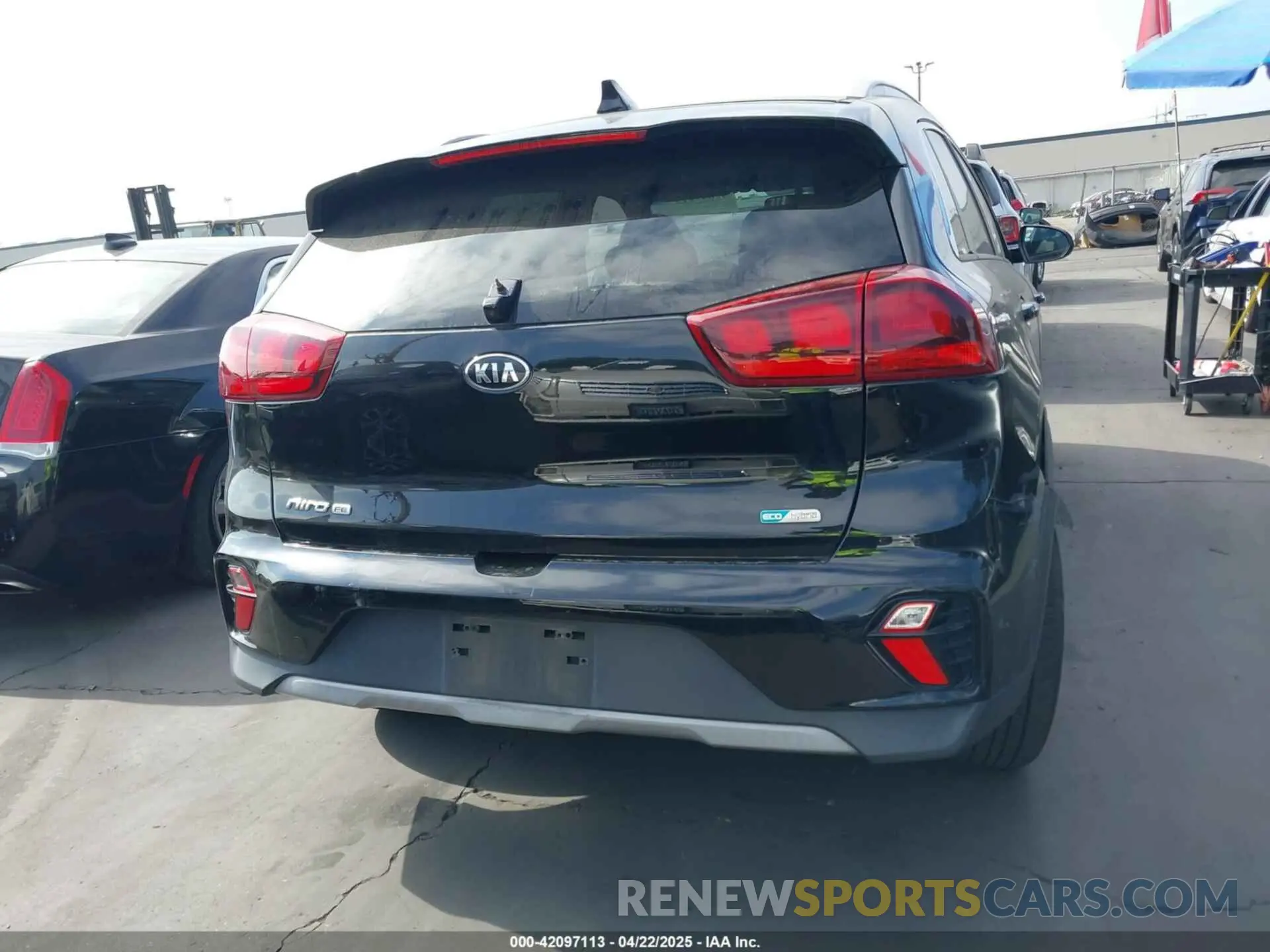 16 fotografías del automóvil dañado KNDCB3LC9M5475783 KIA NIRO 2021