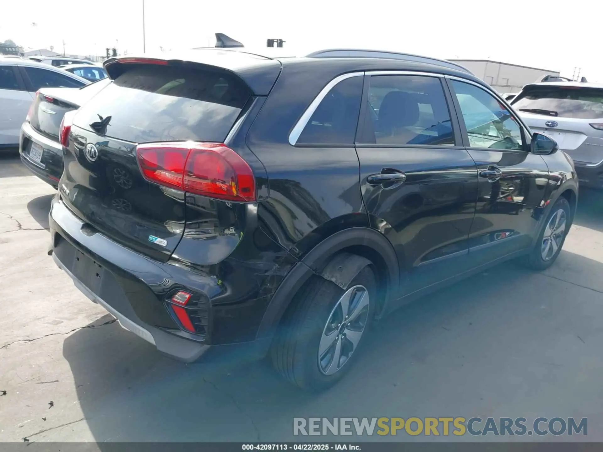 4 fotografías del automóvil dañado KNDCB3LC9M5475783 KIA NIRO 2021