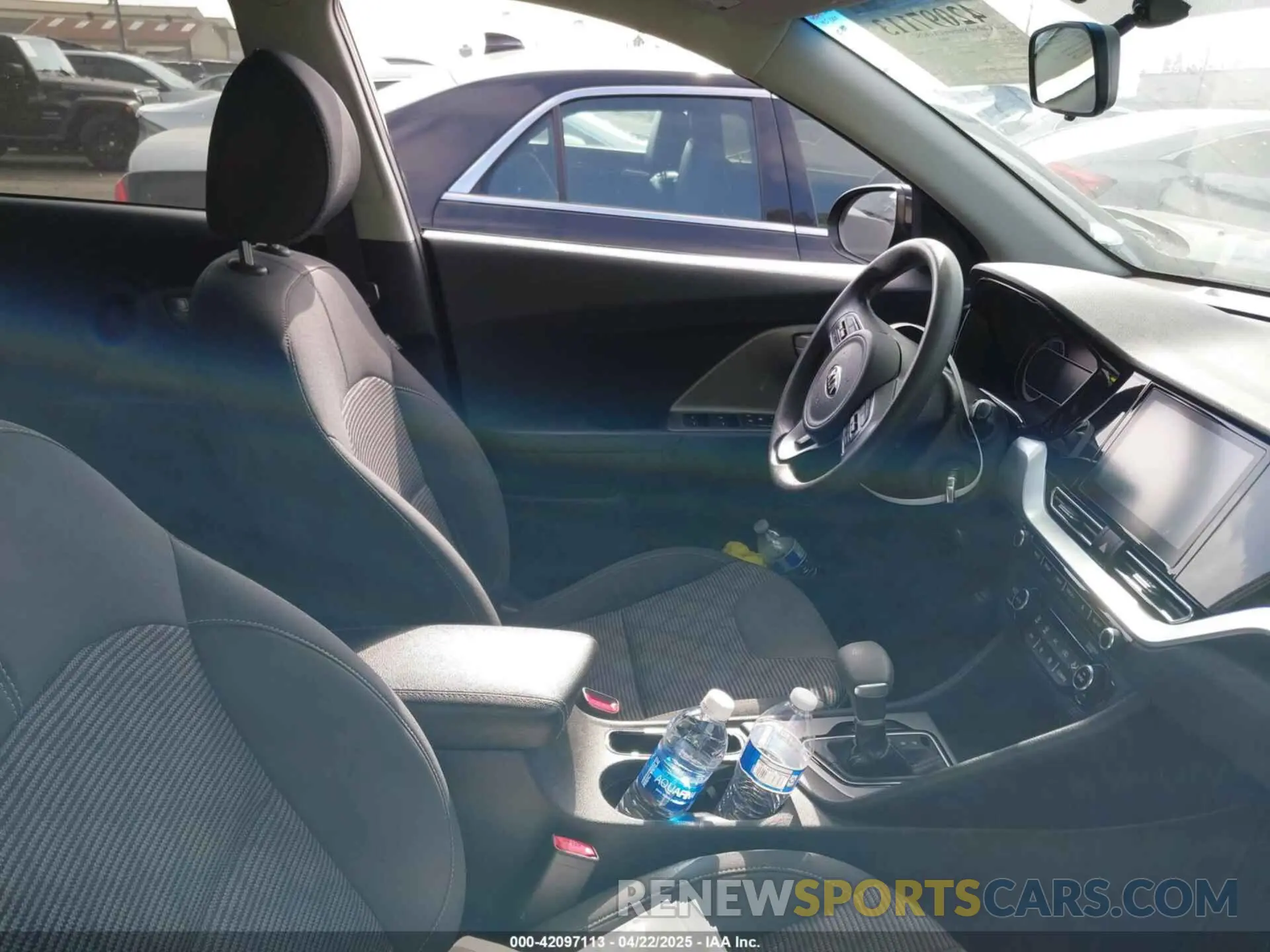 5 fotografías del automóvil dañado KNDCB3LC9M5475783 KIA NIRO 2021
