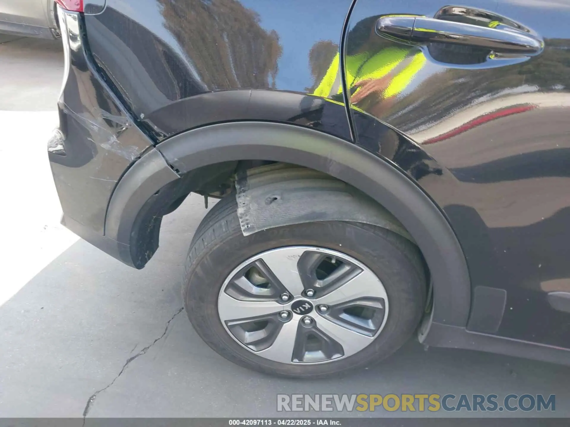 6 fotografías del automóvil dañado KNDCB3LC9M5475783 KIA NIRO 2021