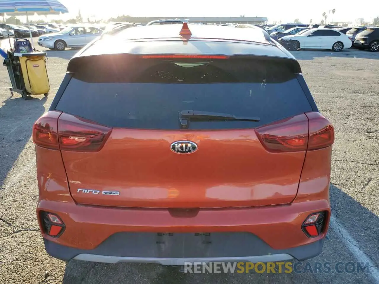 6 fotografías del automóvil dañado KNDCC3LC1M5475550 KIA NIRO 2021