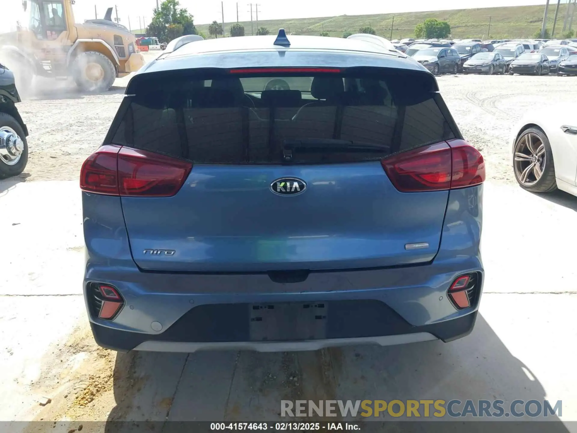 17 fotografías del automóvil dañado KNDCE3LCXM5481843 KIA NIRO 2021