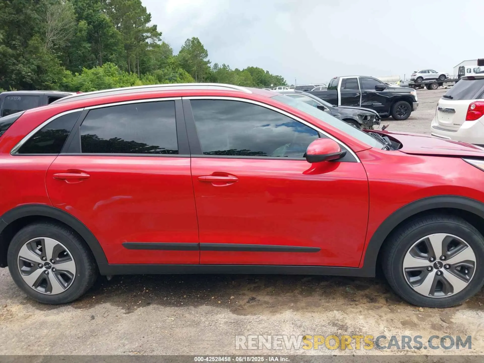 14 fotografías del automóvil dañado KNDCB3LC0N5502841 KIA NIRO 2022