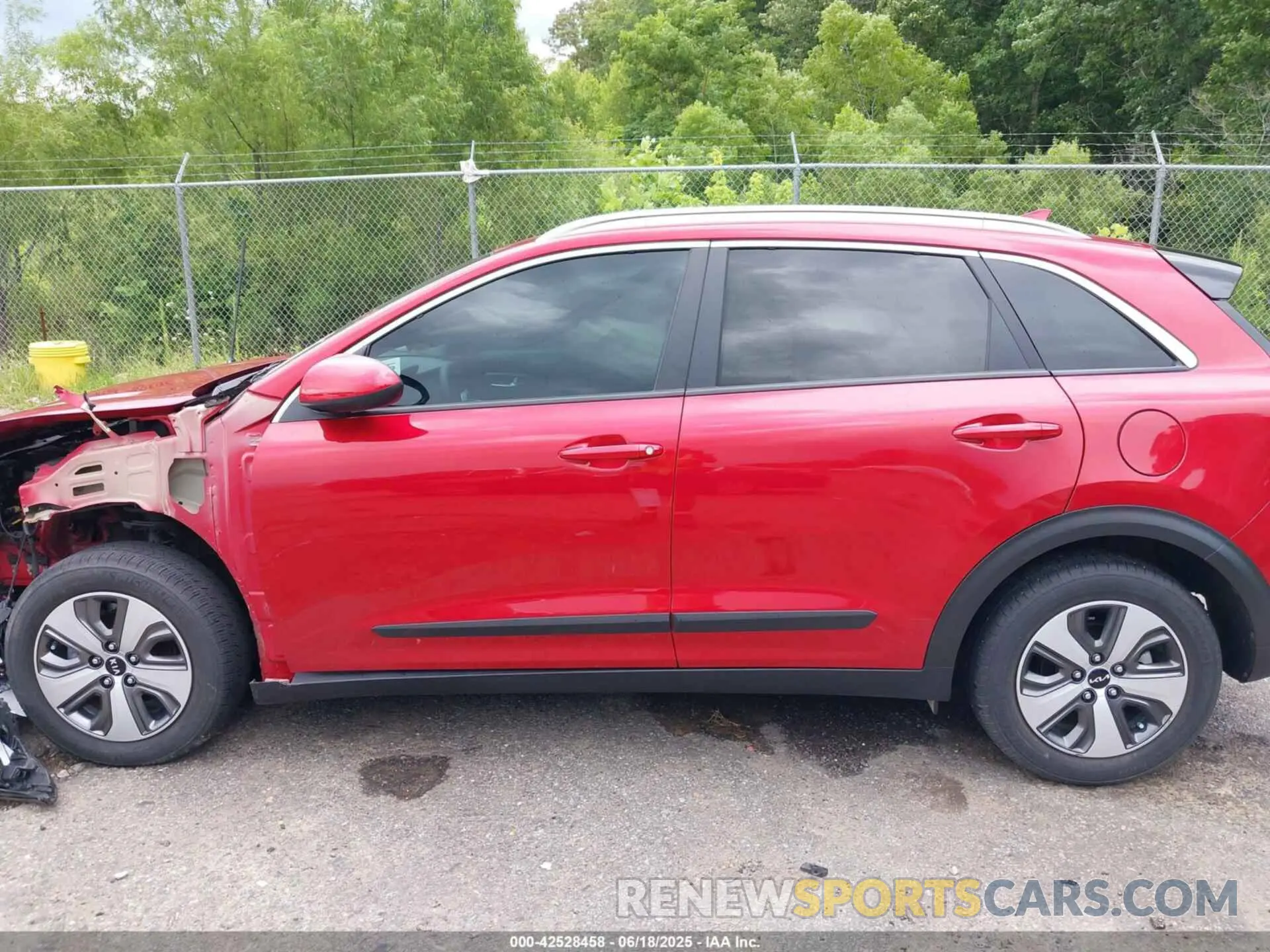 15 fotografías del automóvil dañado KNDCB3LC0N5502841 KIA NIRO 2022