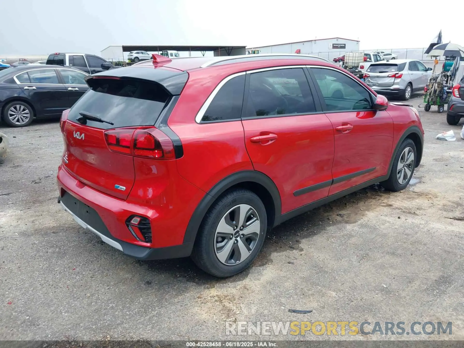 4 fotografías del automóvil dañado KNDCB3LC0N5502841 KIA NIRO 2022