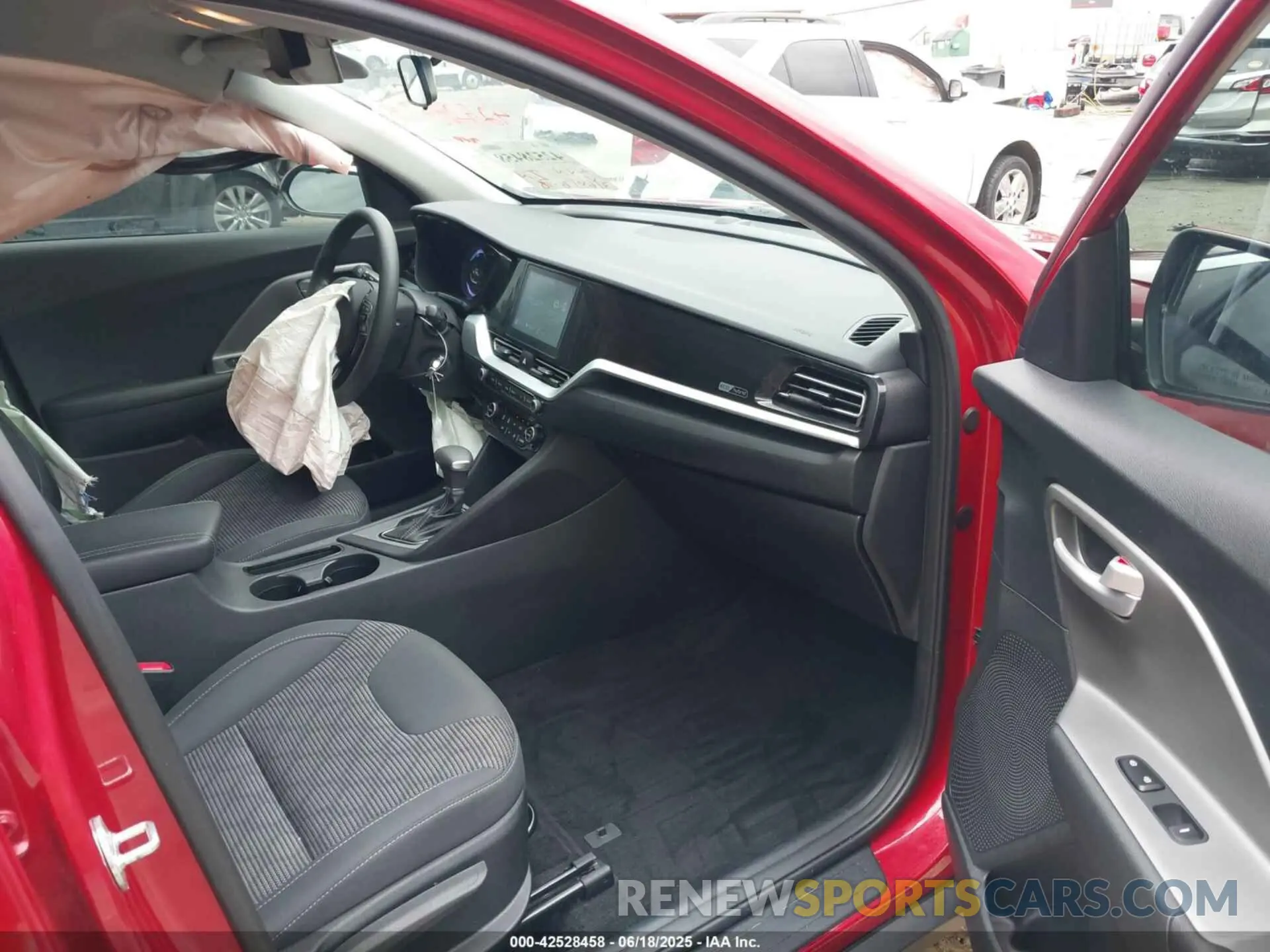 5 fotografías del automóvil dañado KNDCB3LC0N5502841 KIA NIRO 2022
