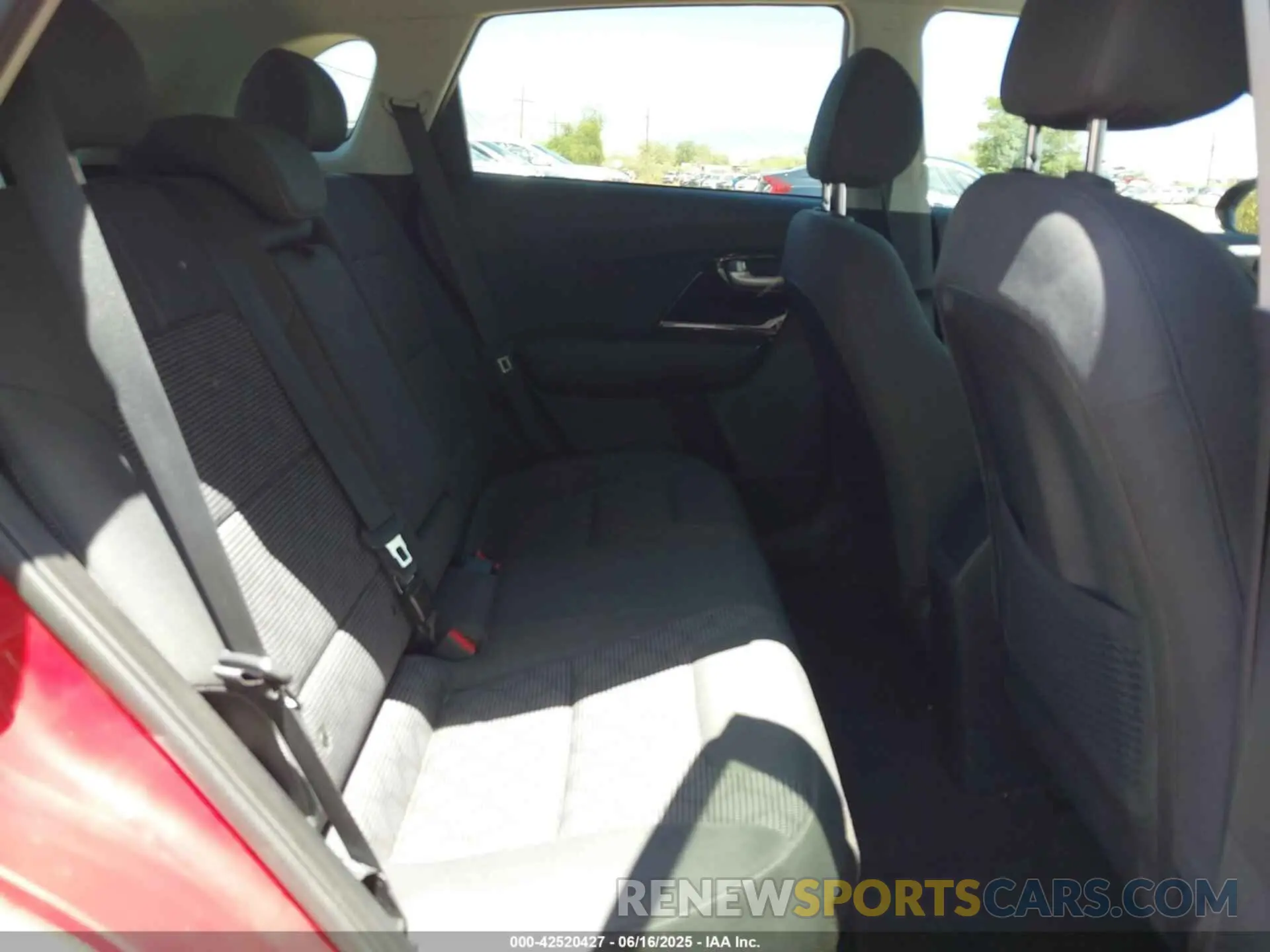 8 fotografías del automóvil dañado KNDCB3LC0N5548587 KIA NIRO 2022