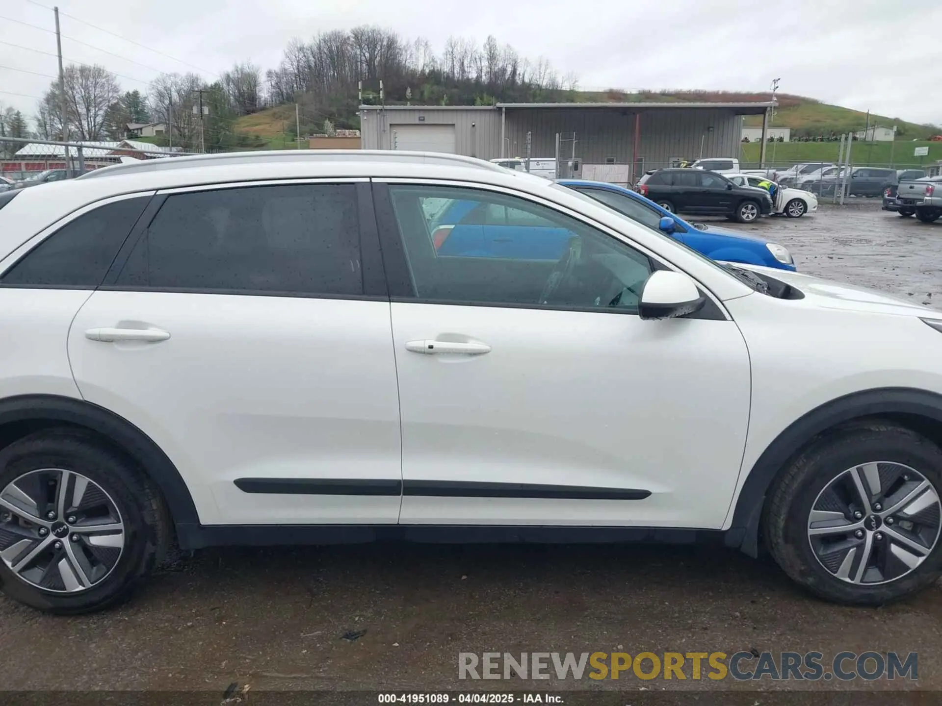 14 fotografías del automóvil dañado KNDCB3LC1N5510527 KIA NIRO 2022