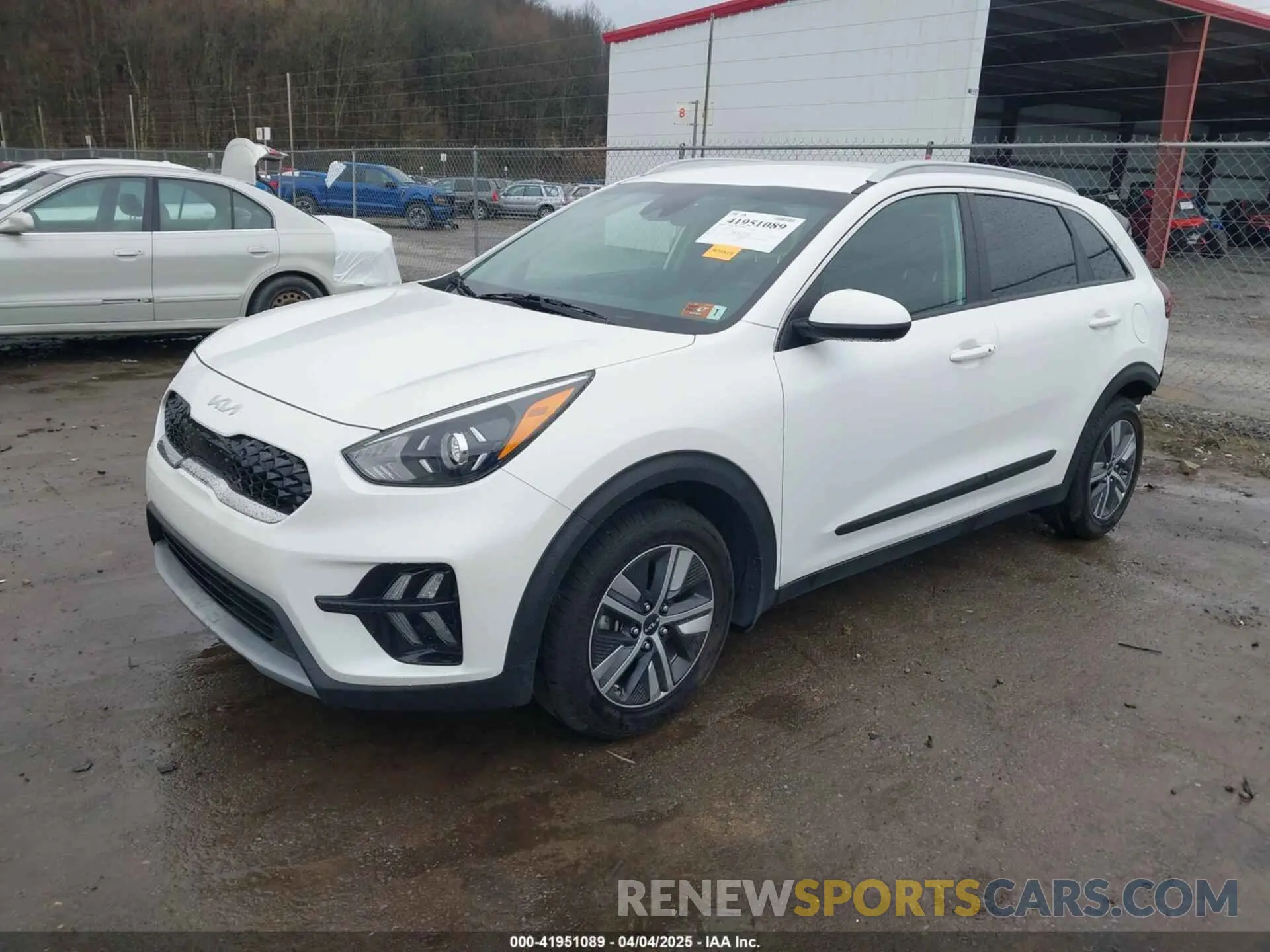 2 fotografías del automóvil dañado KNDCB3LC1N5510527 KIA NIRO 2022