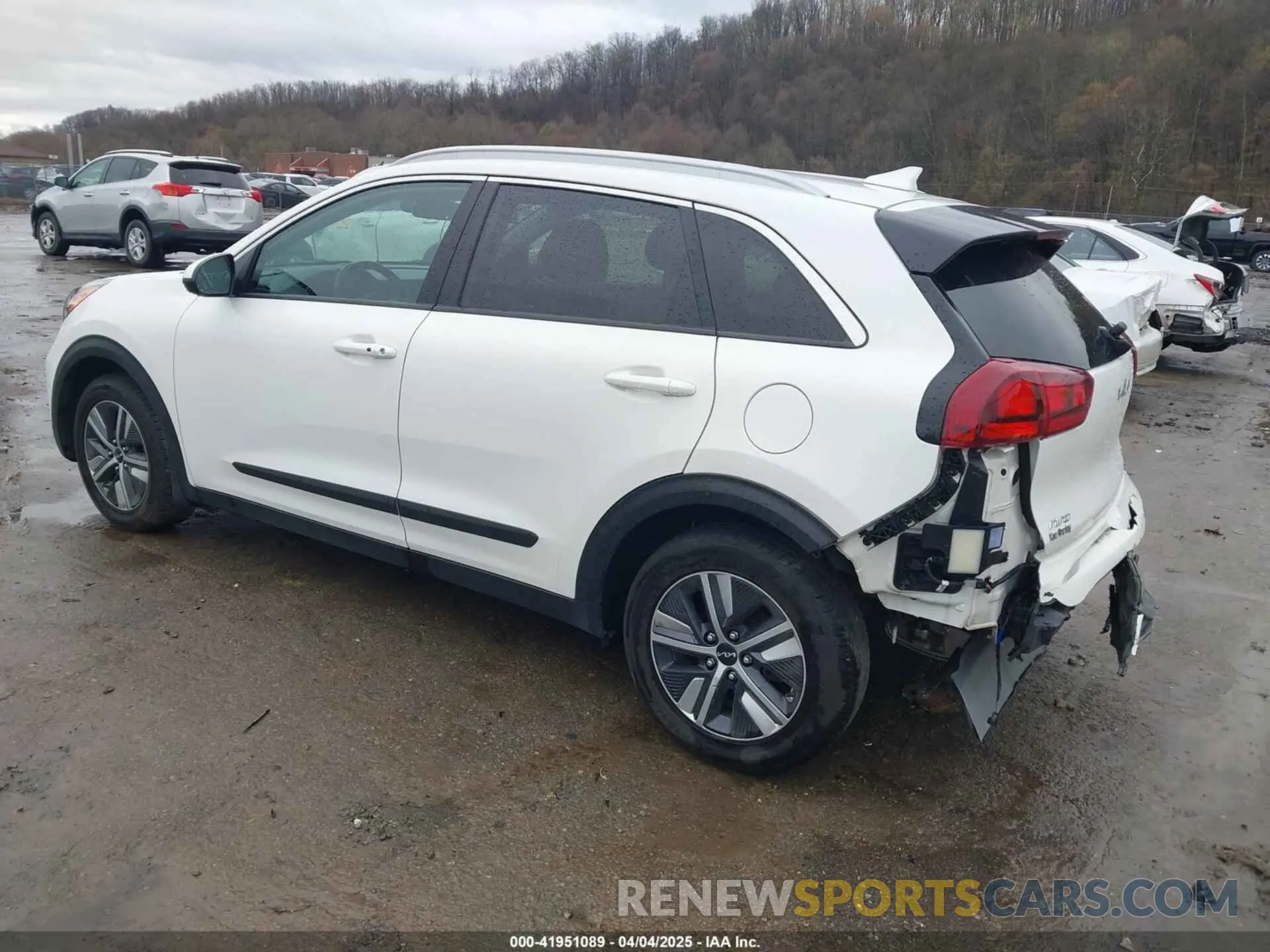 3 fotografías del automóvil dañado KNDCB3LC1N5510527 KIA NIRO 2022