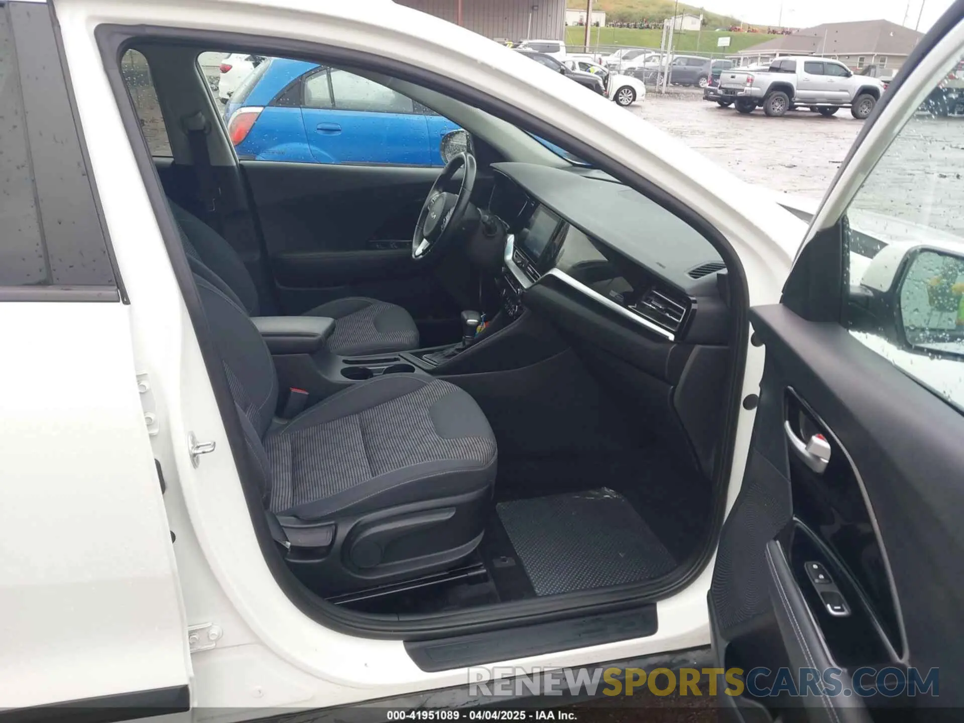 5 fotografías del automóvil dañado KNDCB3LC1N5510527 KIA NIRO 2022