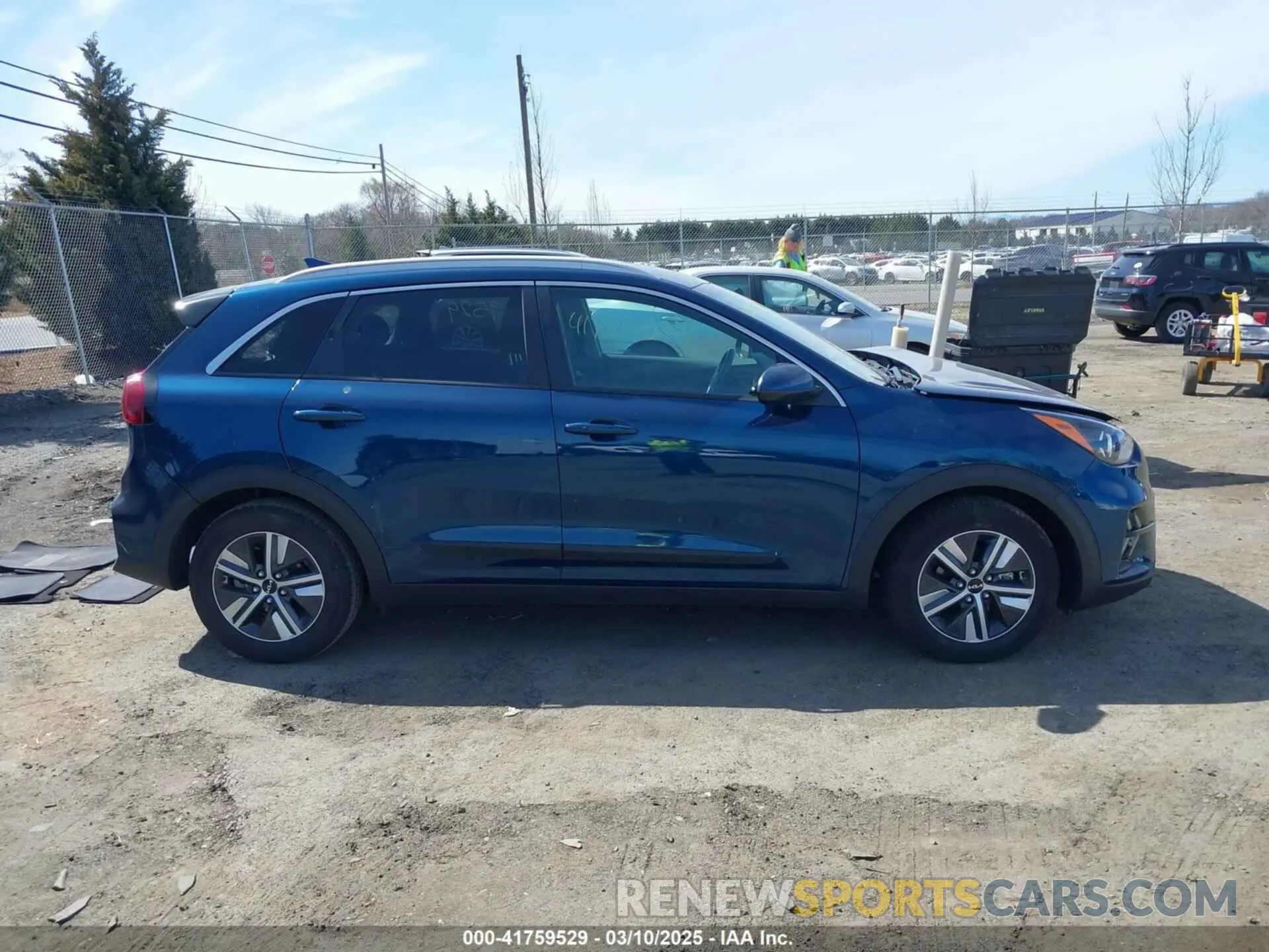 12 fotografías del automóvil dañado KNDCB3LC1N5537663 KIA NIRO 2022