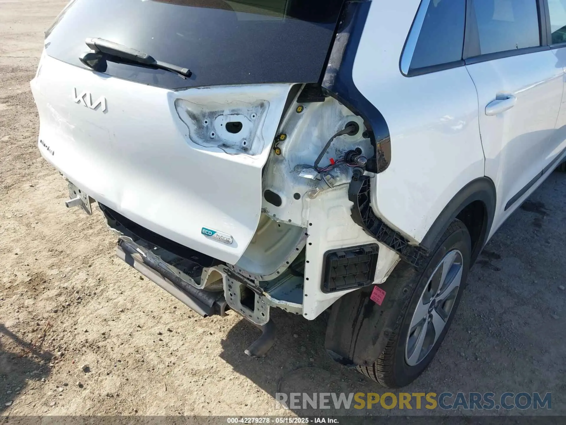 18 fotografías del automóvil dañado KNDCB3LC2N5519141 KIA NIRO 2022