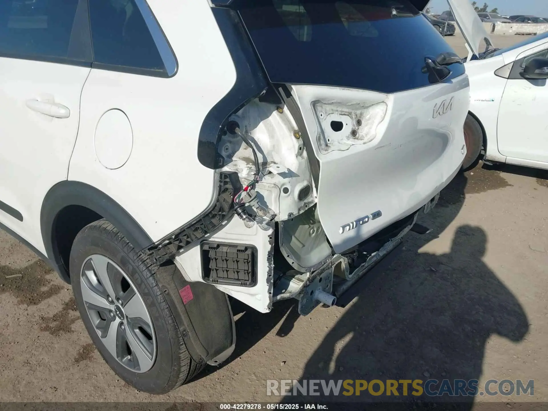 6 fotografías del automóvil dañado KNDCB3LC2N5519141 KIA NIRO 2022