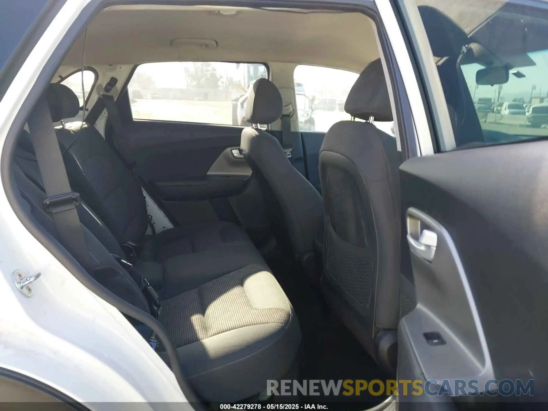8 fotografías del automóvil dañado KNDCB3LC2N5519141 KIA NIRO 2022