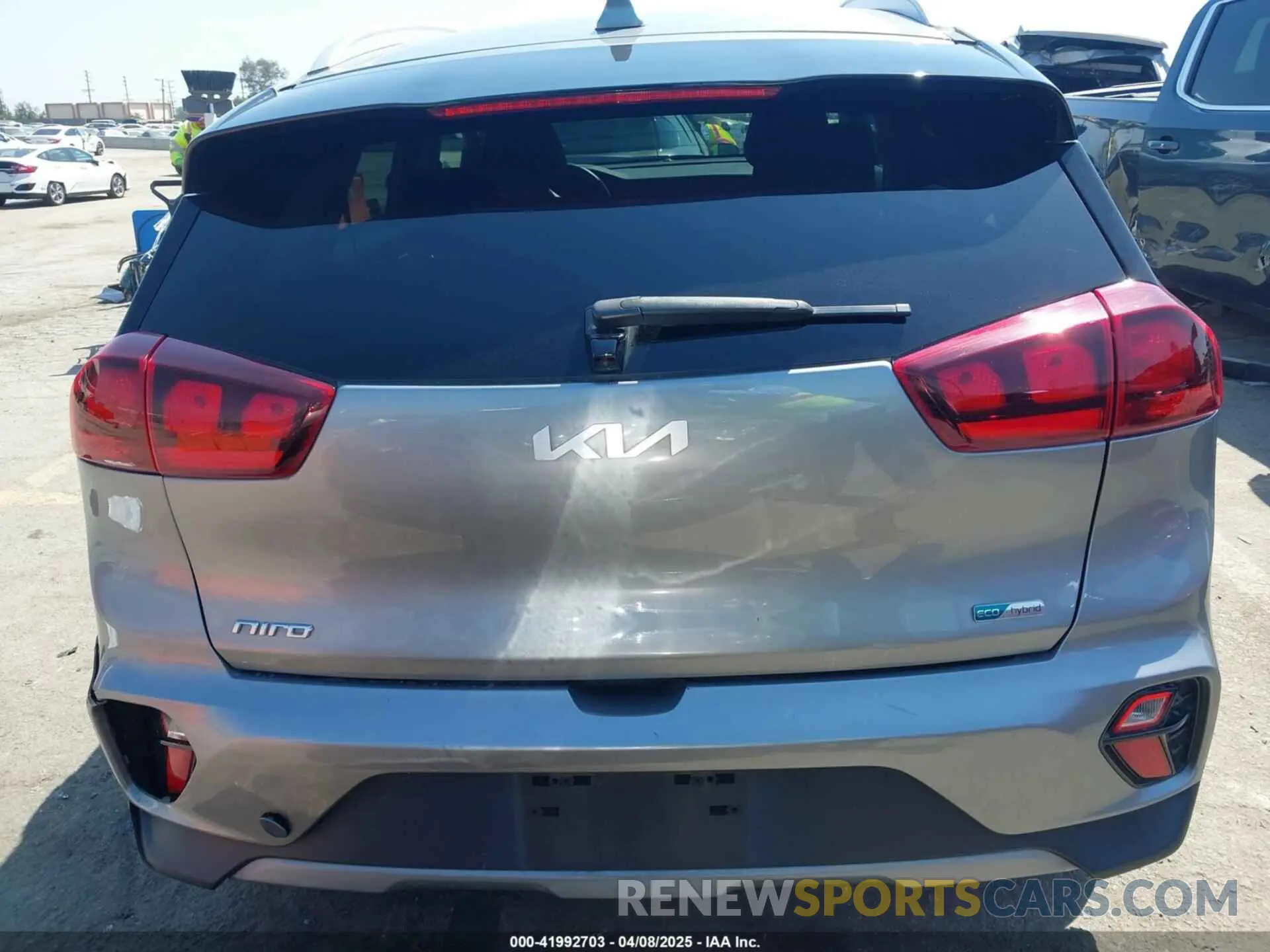 16 fotografías del automóvil dañado KNDCB3LC3N5548003 KIA NIRO 2022