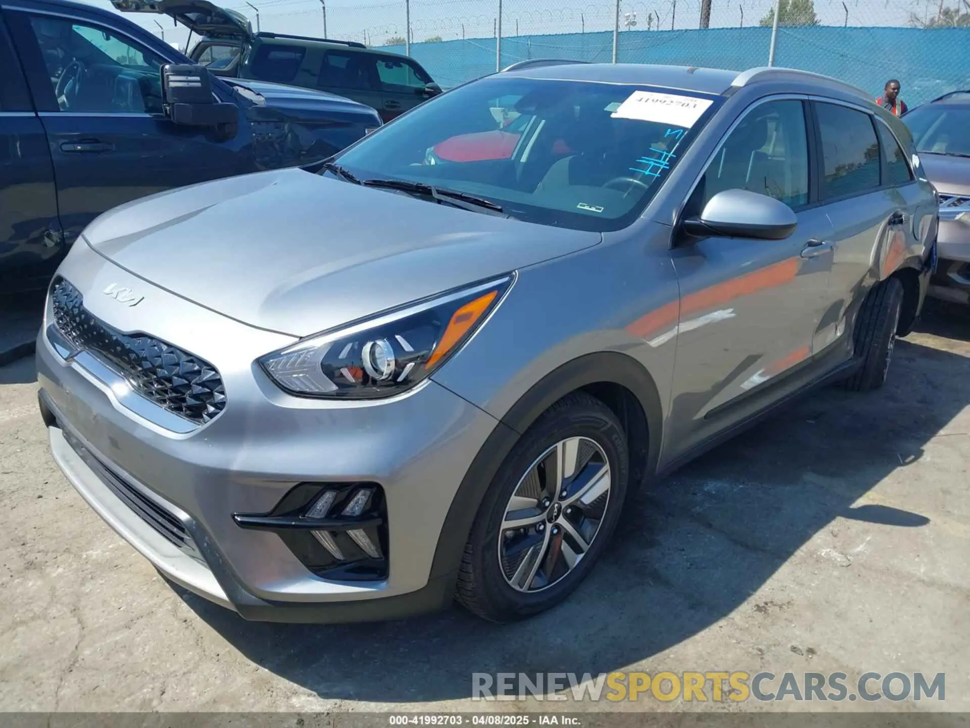 2 fotografías del automóvil dañado KNDCB3LC3N5548003 KIA NIRO 2022