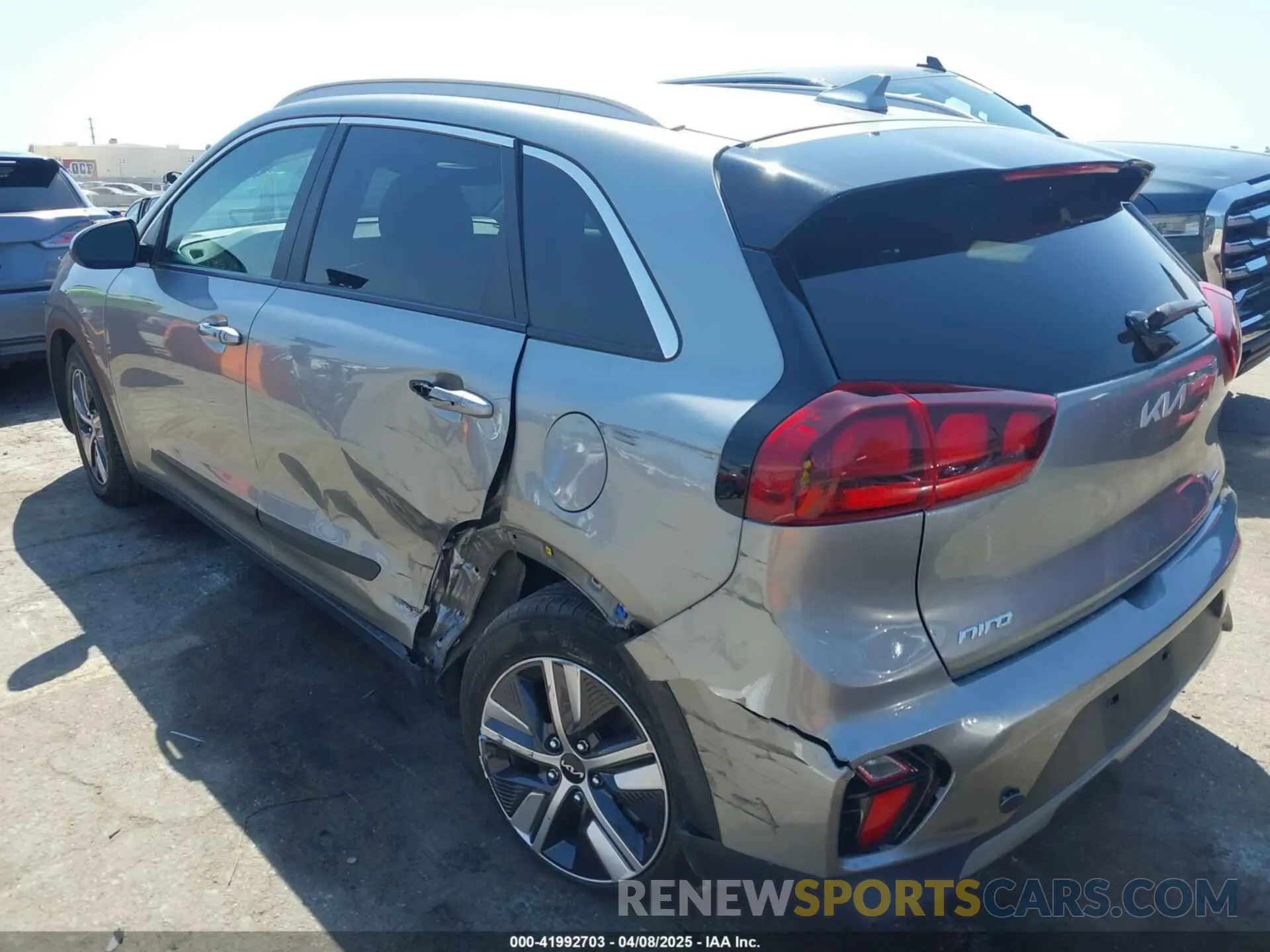 3 fotografías del automóvil dañado KNDCB3LC3N5548003 KIA NIRO 2022