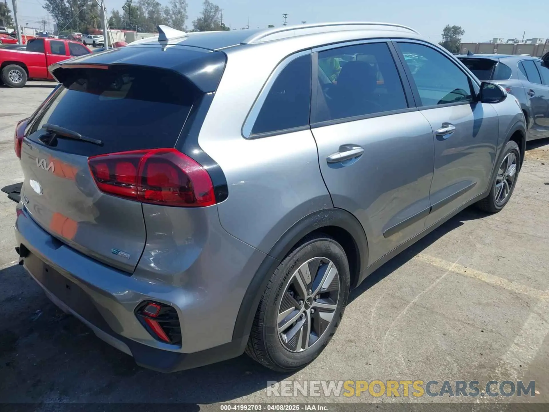 4 fotografías del automóvil dañado KNDCB3LC3N5548003 KIA NIRO 2022