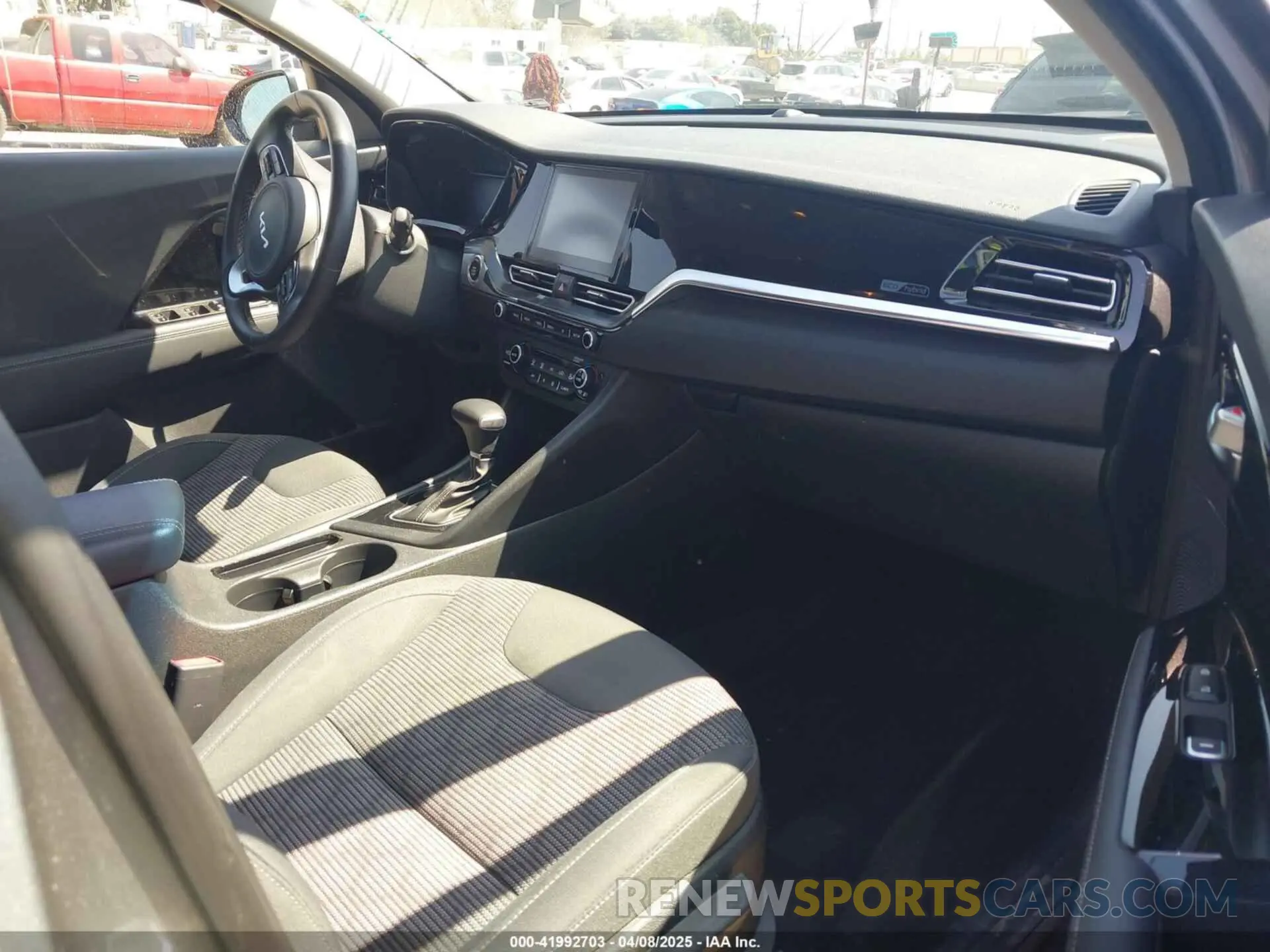 5 fotografías del automóvil dañado KNDCB3LC3N5548003 KIA NIRO 2022