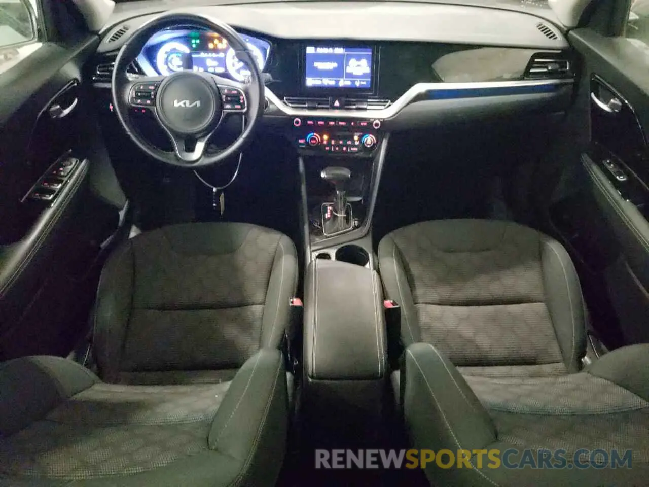 8 fotografías del automóvil dañado KNDCB3LC6N5546682 KIA NIRO 2022