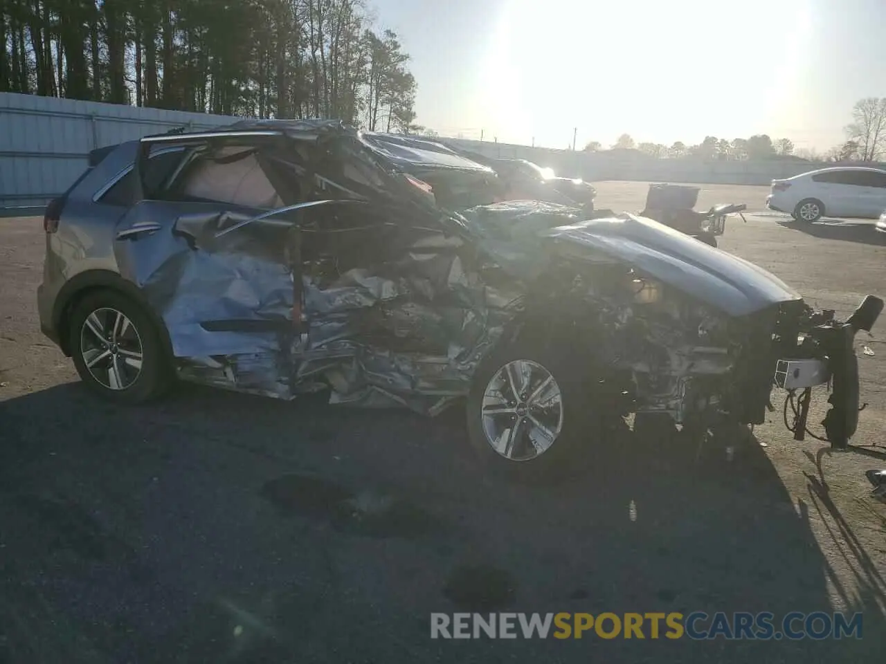 4 fotografías del automóvil dañado KNDCB3LC7N5539580 KIA NIRO 2022
