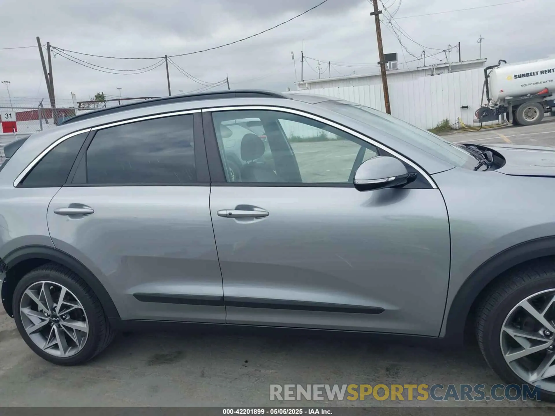 14 fotografías del automóvil dañado KNDCC3LCXN5537173 KIA NIRO 2022