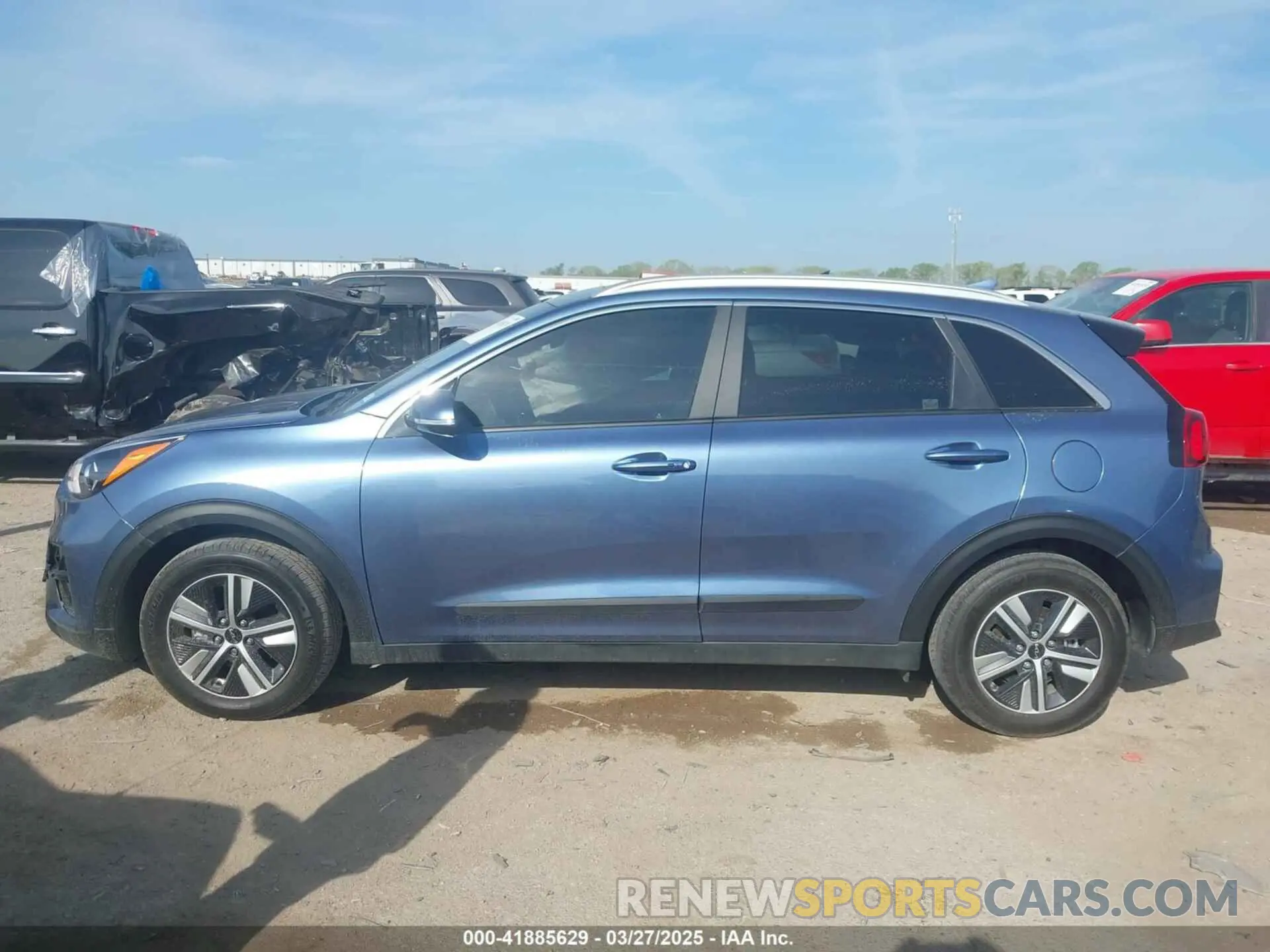 14 fotografías del automóvil dañado KNDCE3LC3N5498243 KIA NIRO 2022