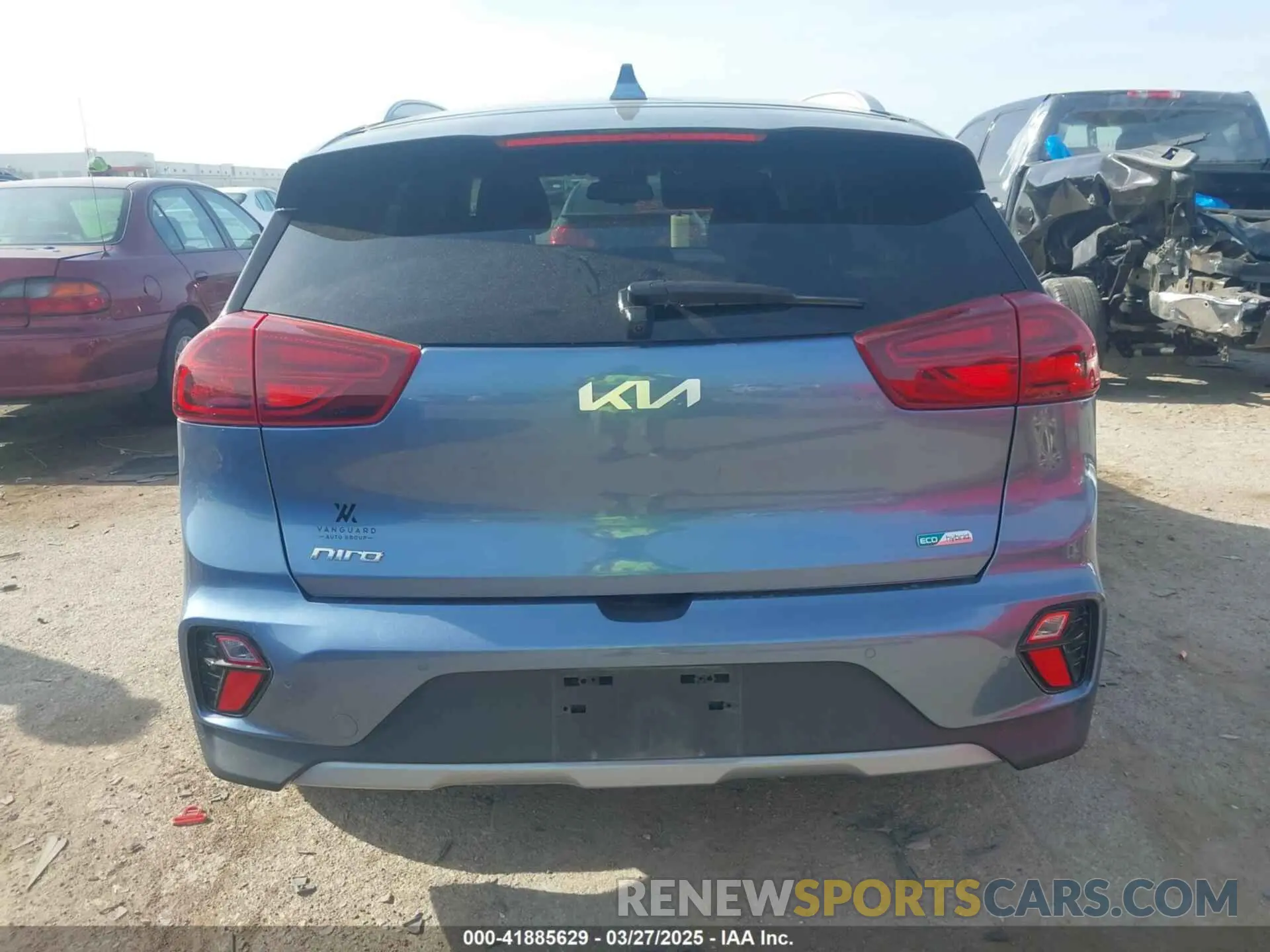16 fotografías del automóvil dañado KNDCE3LC3N5498243 KIA NIRO 2022