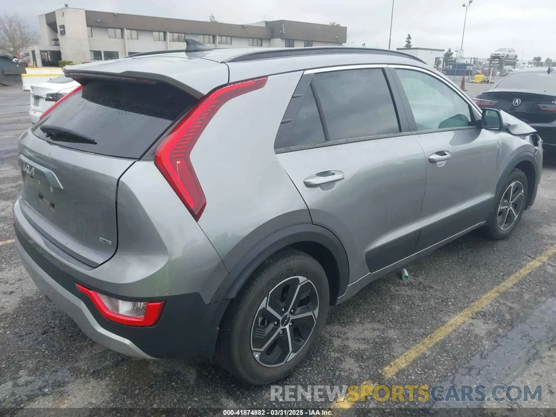 4 fotografías del automóvil dañado KNDCP3LE5P5090549 KIA NIRO 2023