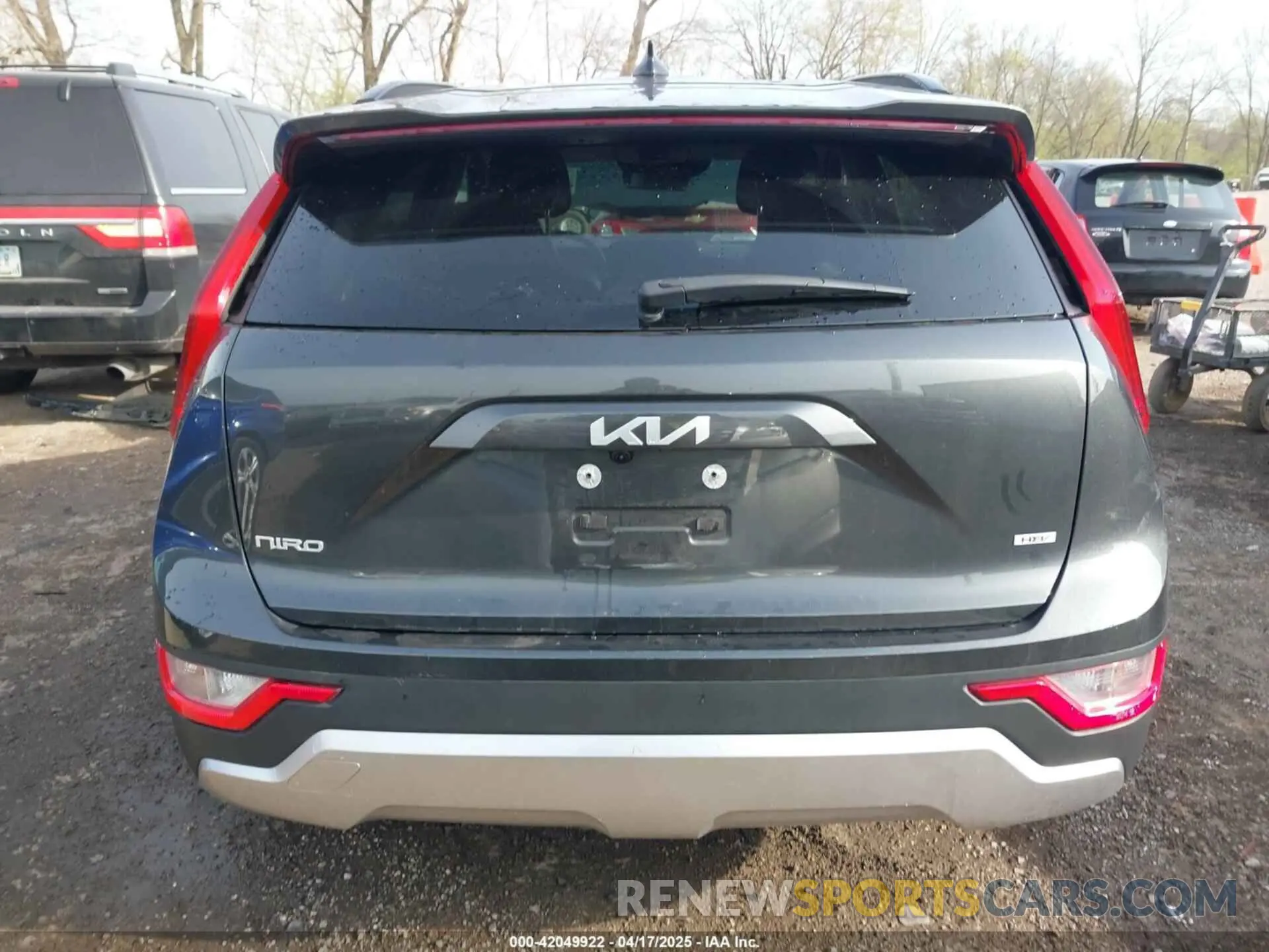 15 fotografías del automóvil dañado KNDCP3LE5P5110167 KIA NIRO 2023