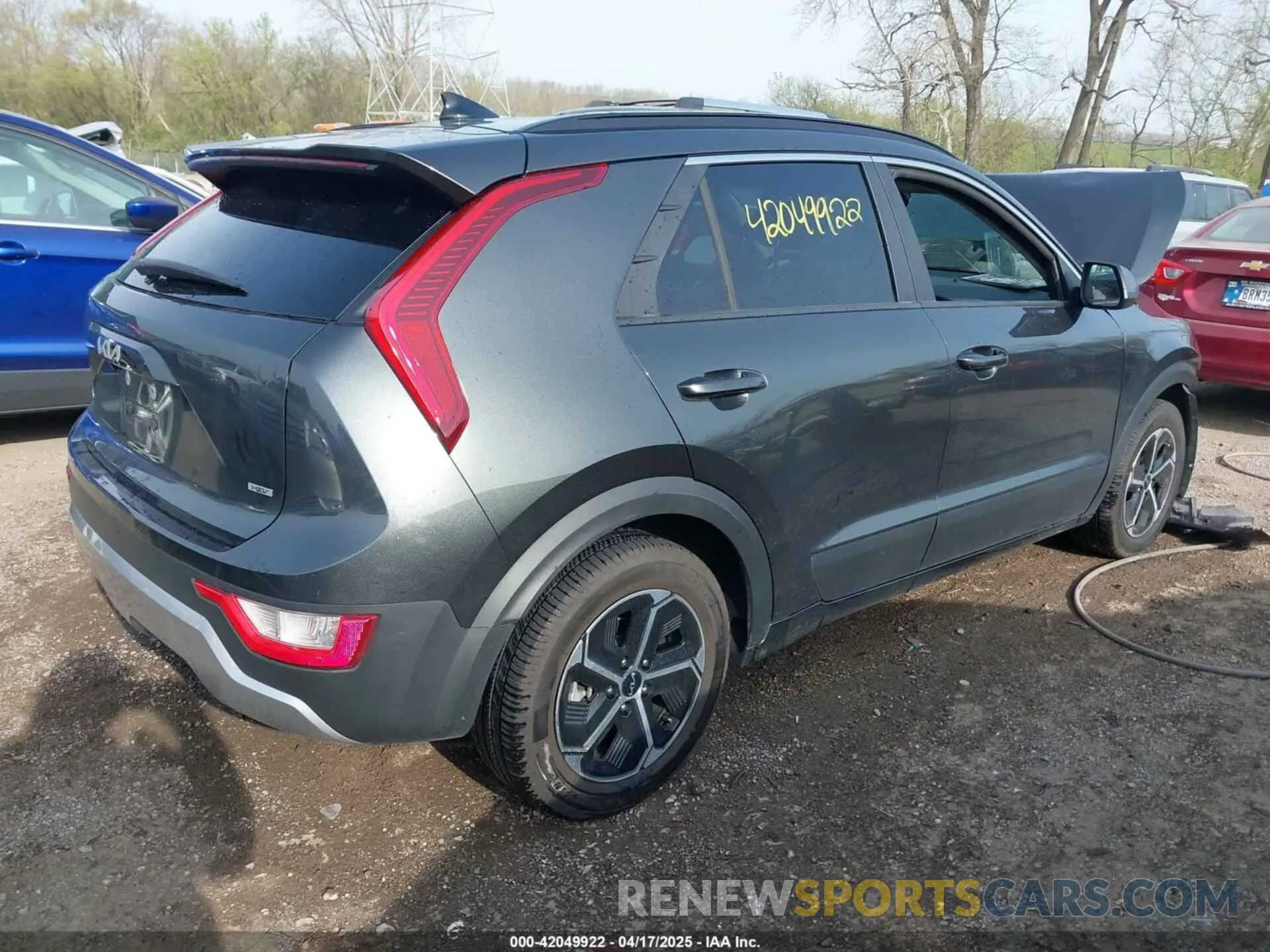 4 fotografías del automóvil dañado KNDCP3LE5P5110167 KIA NIRO 2023