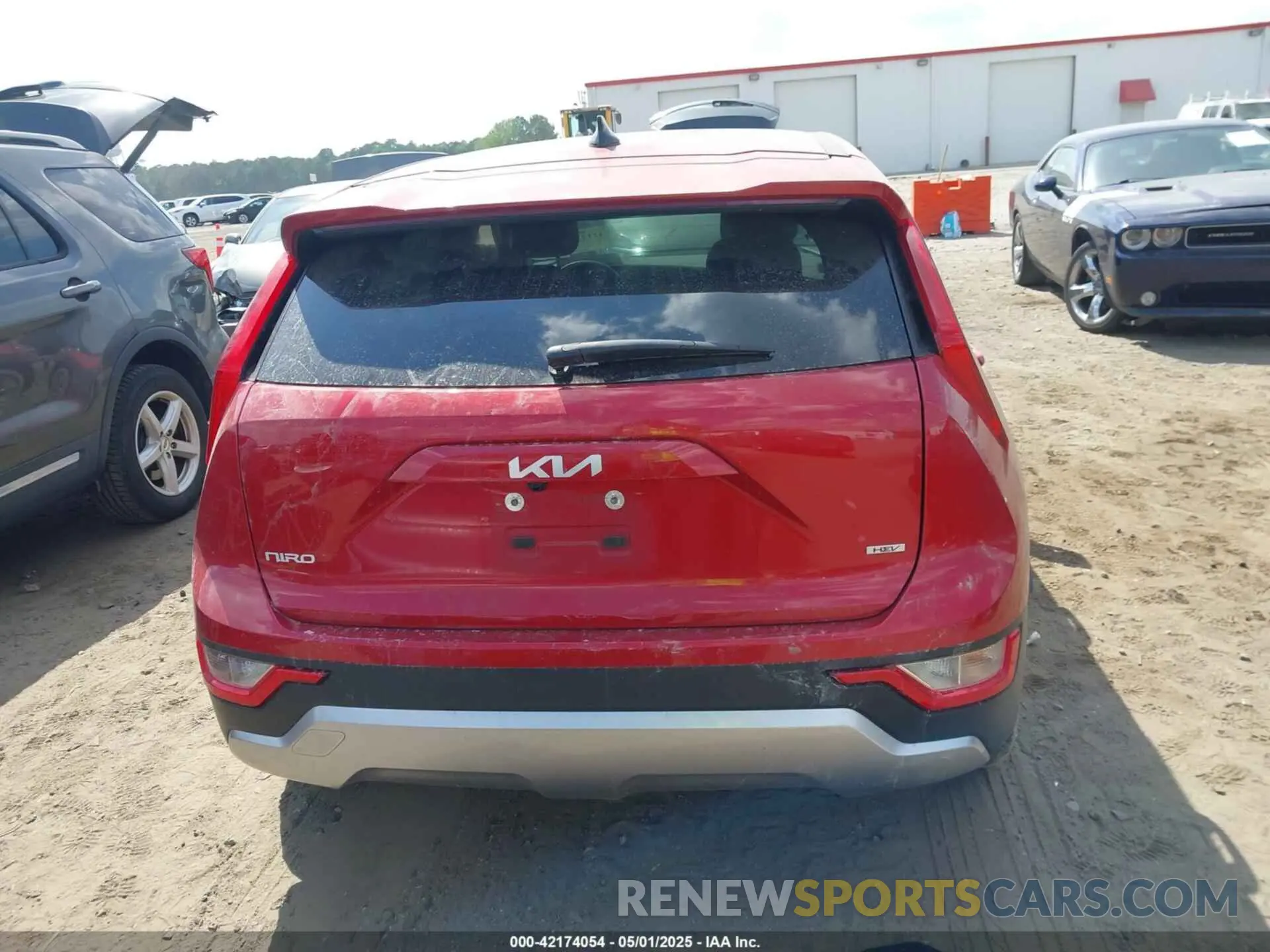 16 fotografías del automóvil dañado KNDCP3LE6P5094092 KIA NIRO 2023