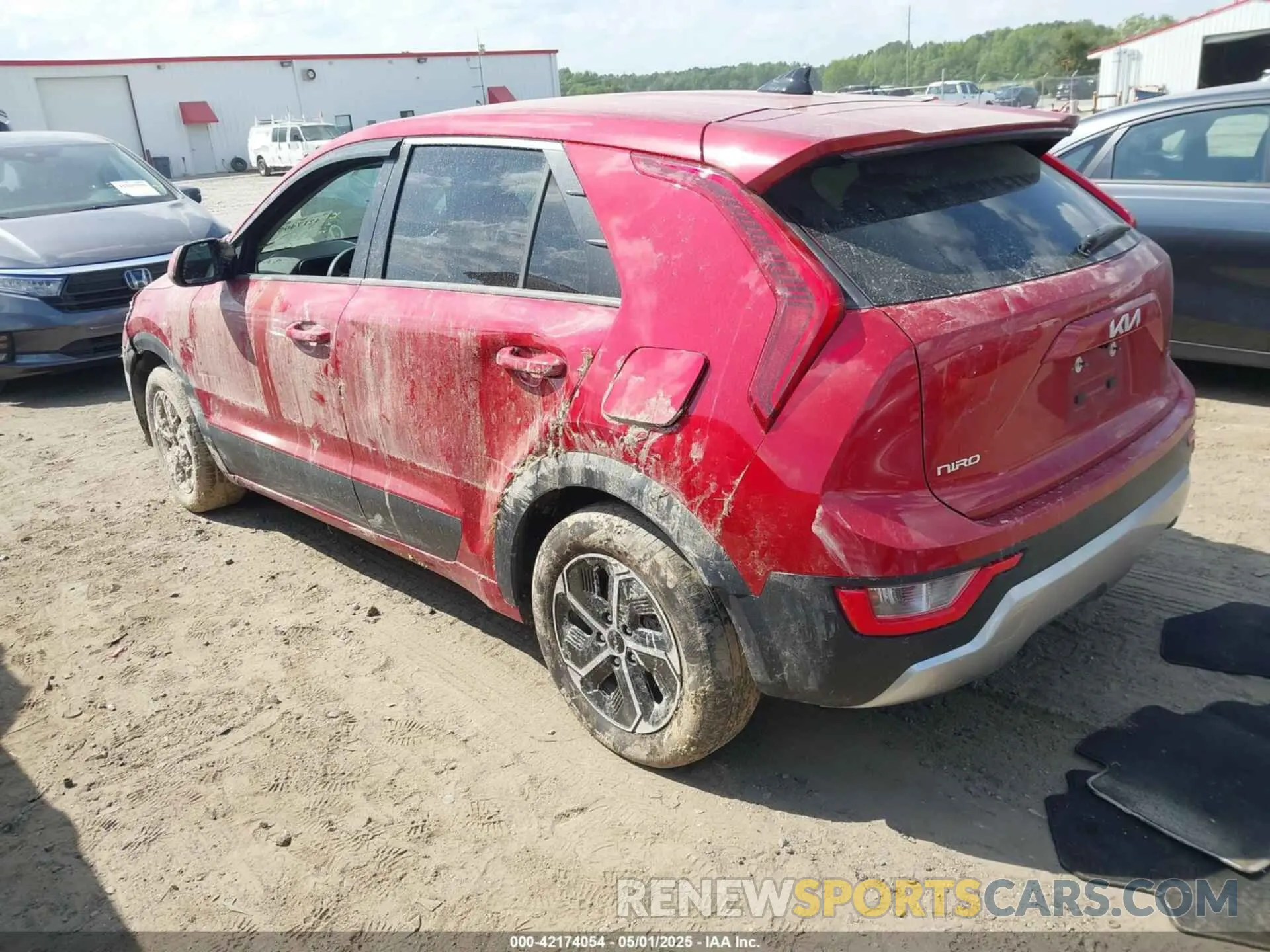 3 fotografías del automóvil dañado KNDCP3LE6P5094092 KIA NIRO 2023