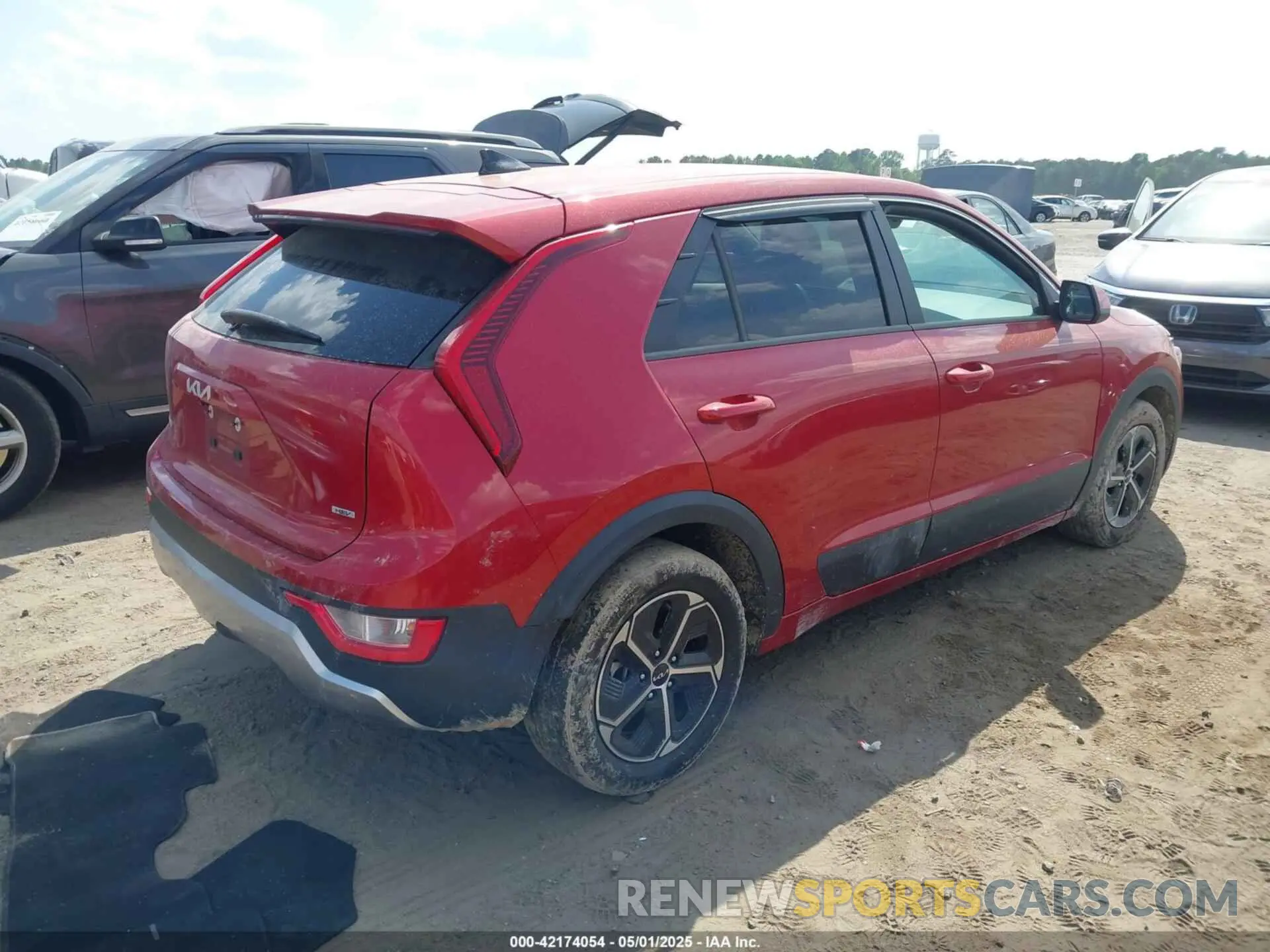4 fotografías del automóvil dañado KNDCP3LE6P5094092 KIA NIRO 2023