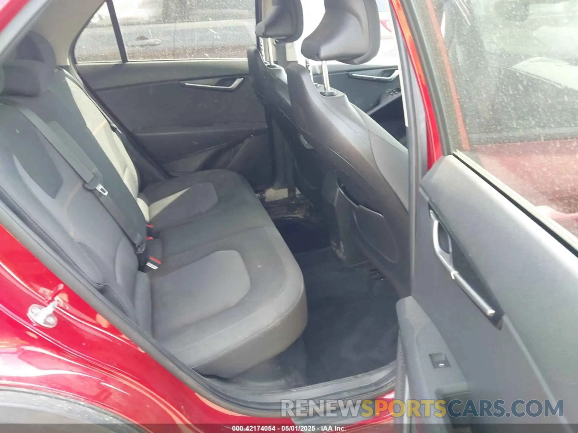 8 fotografías del automóvil dañado KNDCP3LE6P5094092 KIA NIRO 2023