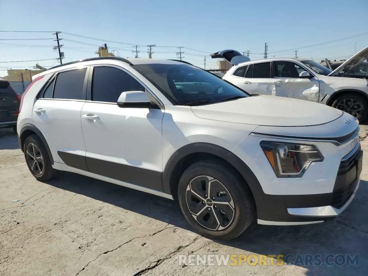 4 fotografías del automóvil dañado KNDCP3LE7P5088009 KIA NIRO 2023