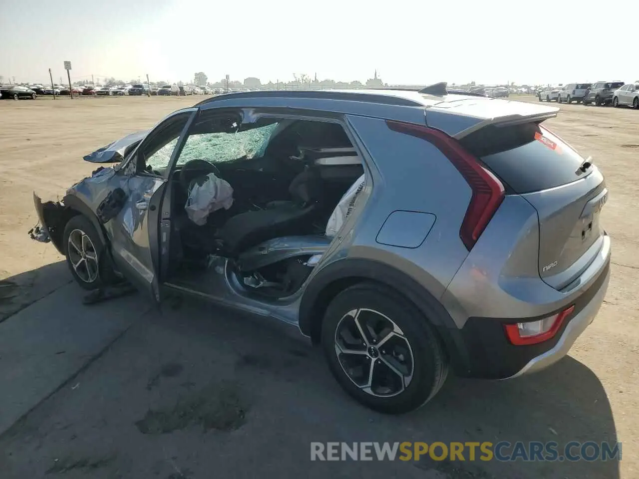 2 fotografías del automóvil dañado KNDCP3LEXP5098131 KIA NIRO 2023