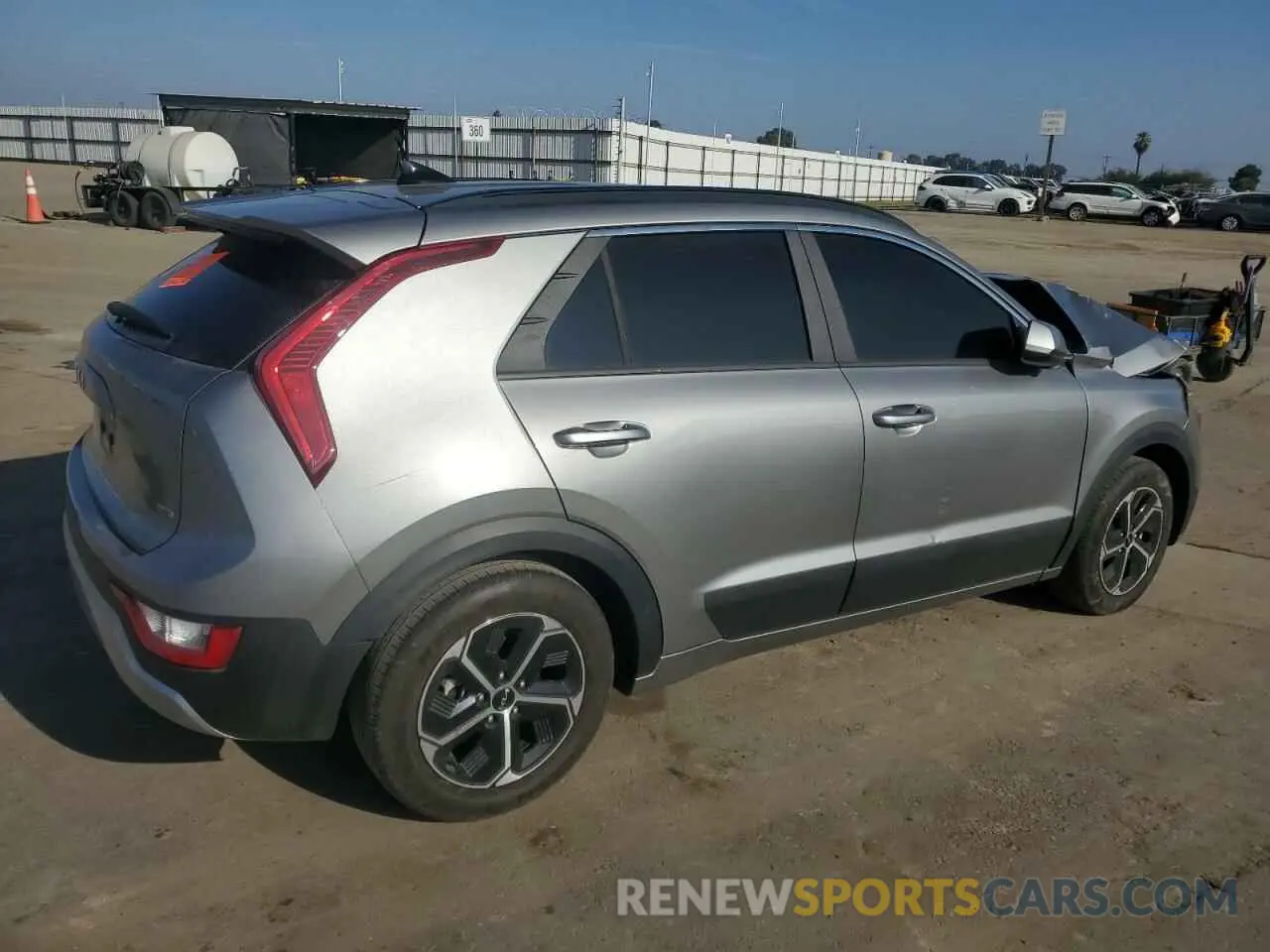 3 fotografías del automóvil dañado KNDCP3LEXP5098131 KIA NIRO 2023
