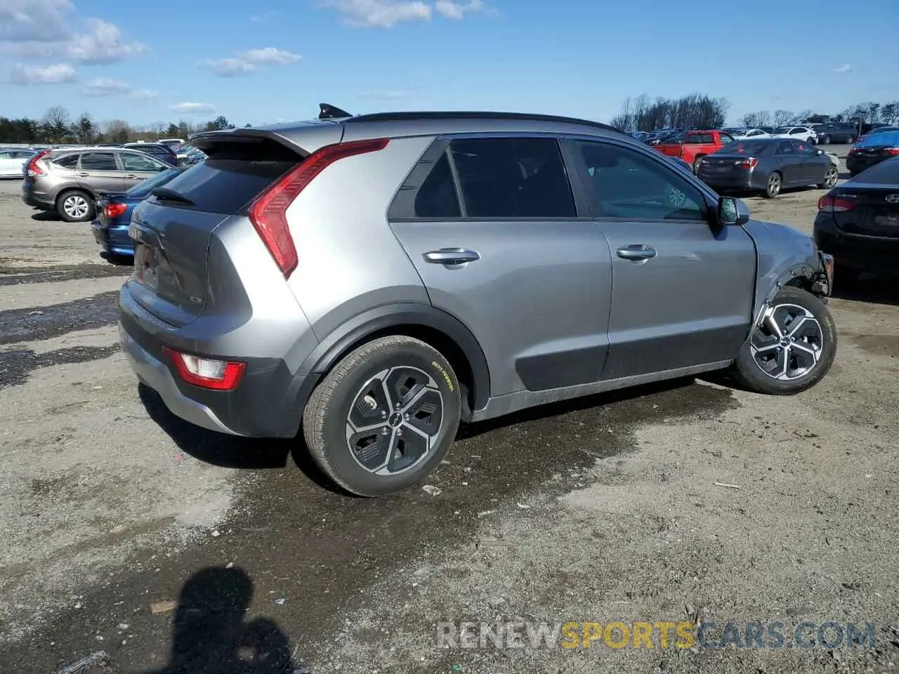 3 fotografías del automóvil dañado KNDCP3LEXP5098145 KIA NIRO 2023