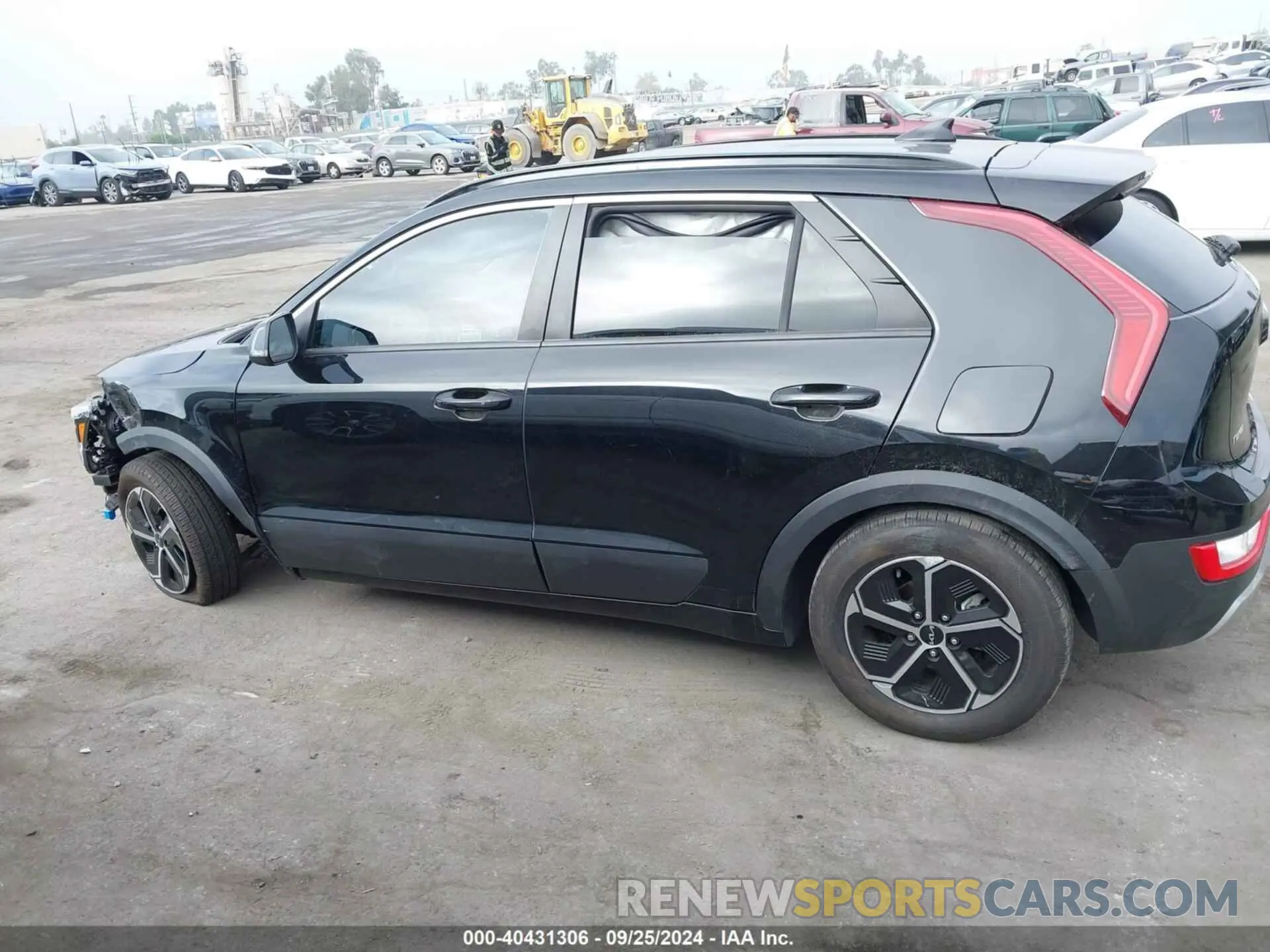 15 fotografías del automóvil dañado KNDCR3LE0P5059204 KIA NIRO 2023