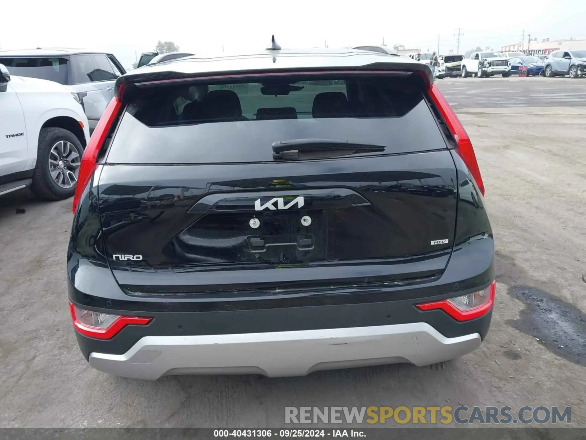 17 fotografías del automóvil dañado KNDCR3LE0P5059204 KIA NIRO 2023